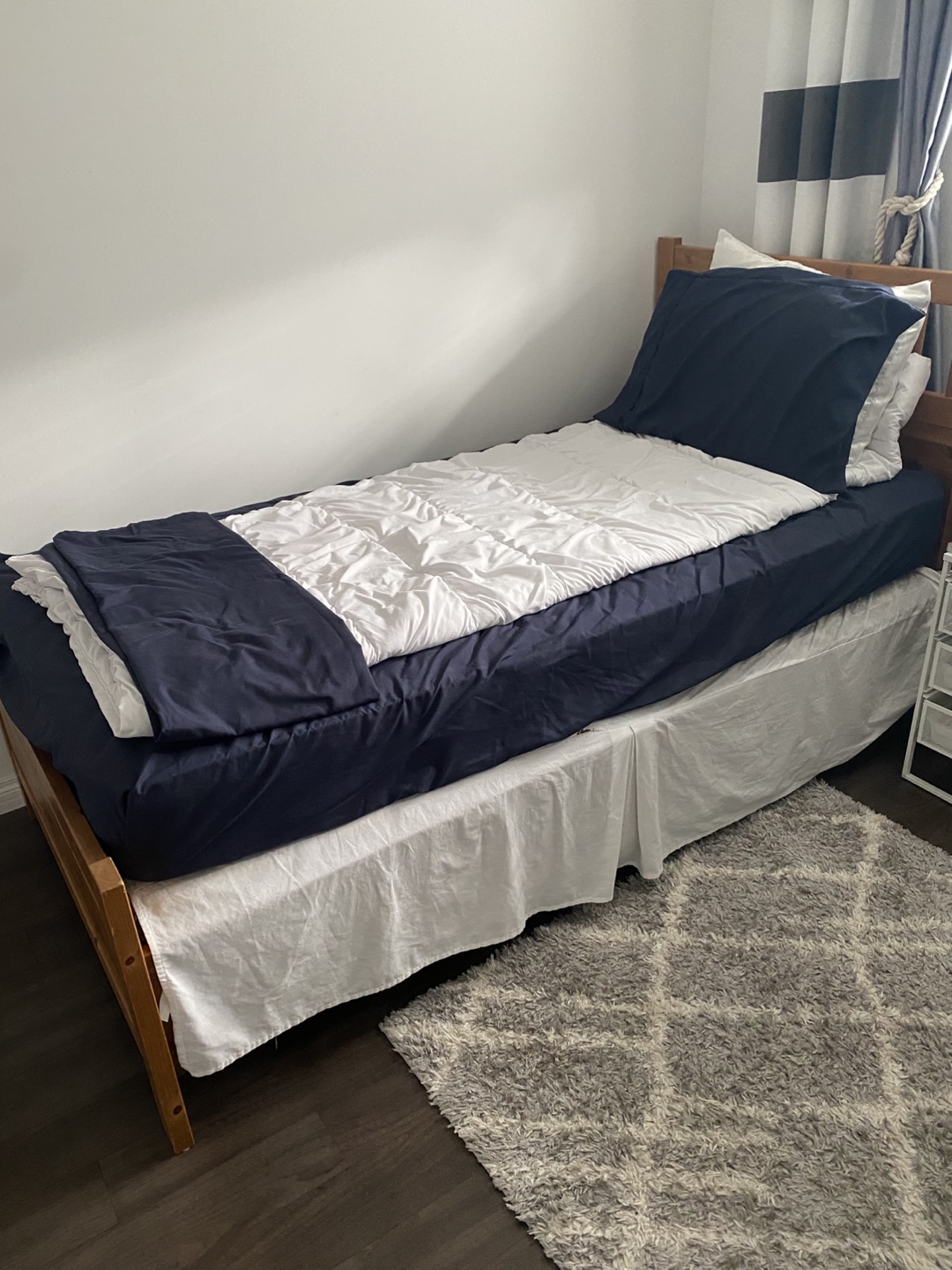 Twin-size wood bed frame - photo 2