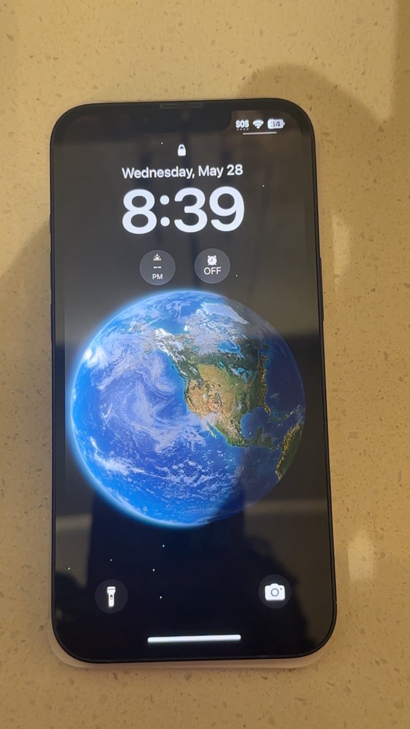 iPhone 13 - photo 2