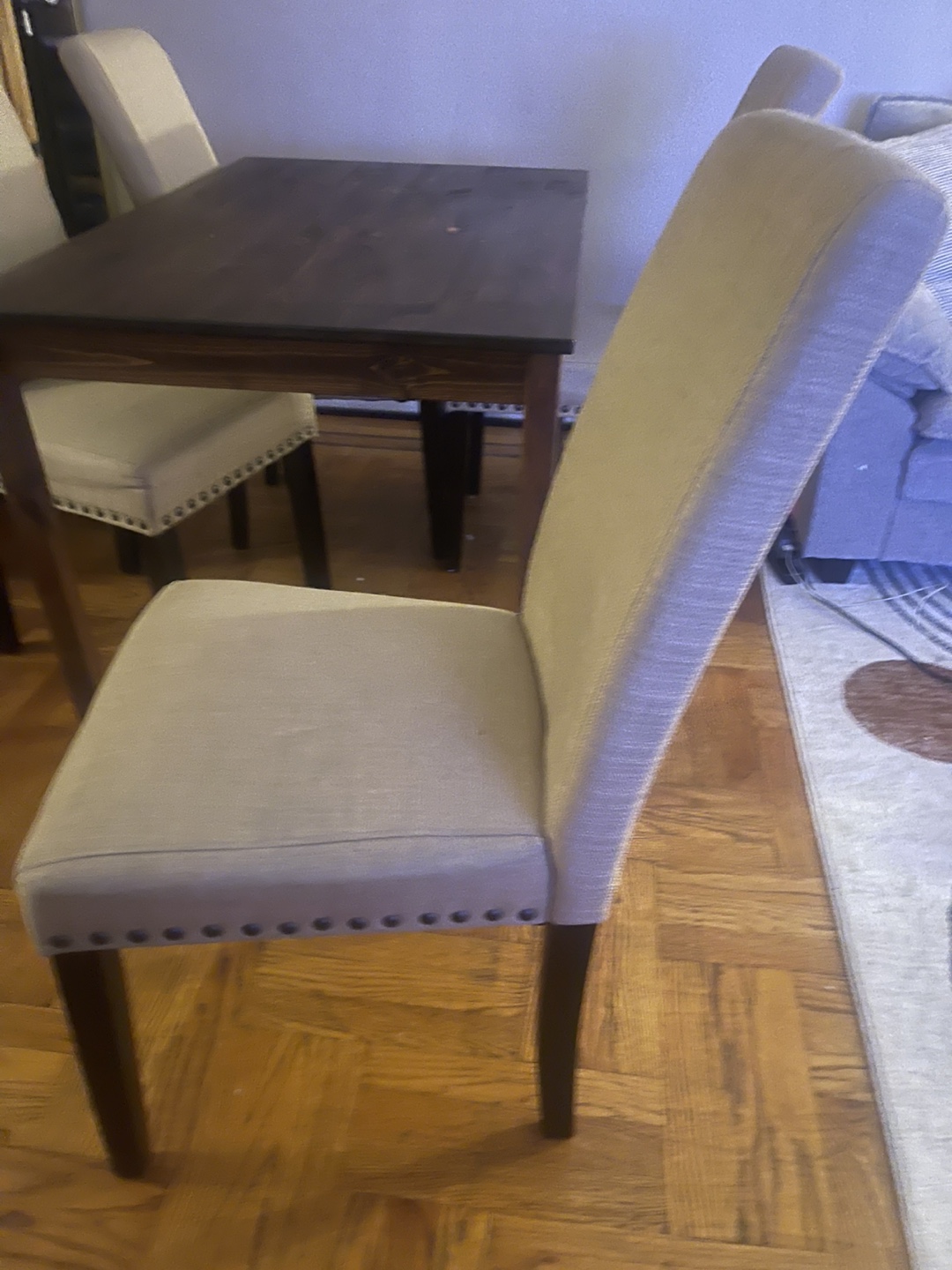 4 chairs and table - photo 3