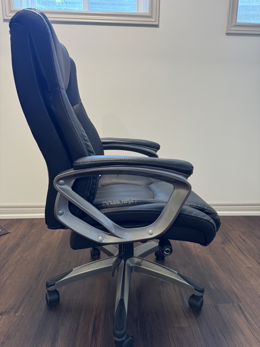 Executive Office Chair - Black Leather - photo 4