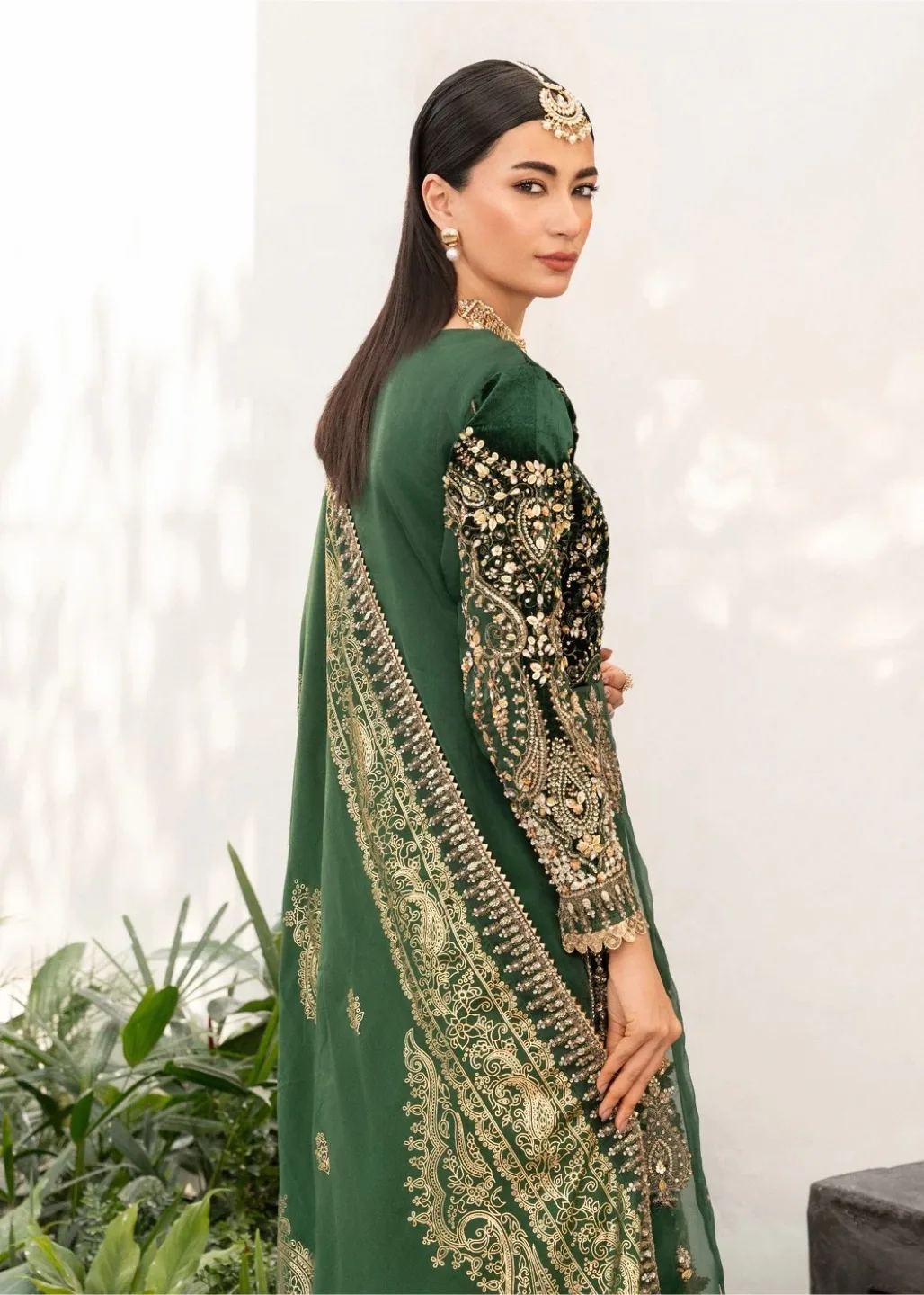 Gorgeous Emerald Green Pakistani Formal Dress image indicator(2)
