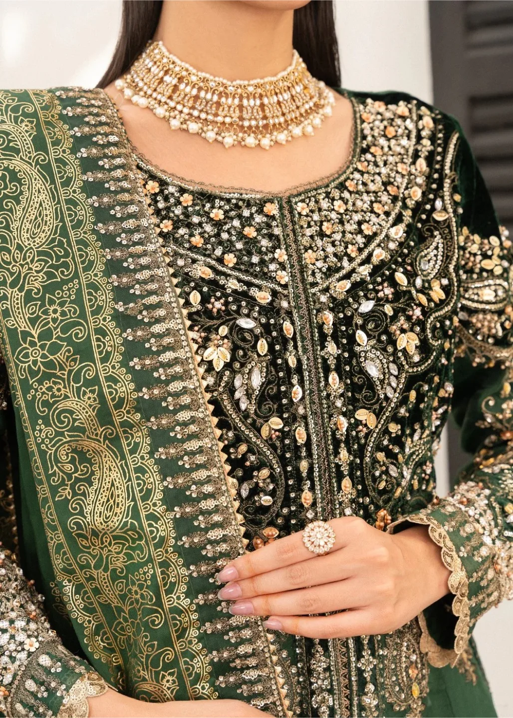 Gorgeous Emerald Green Pakistani Formal Dress image indicator(4)