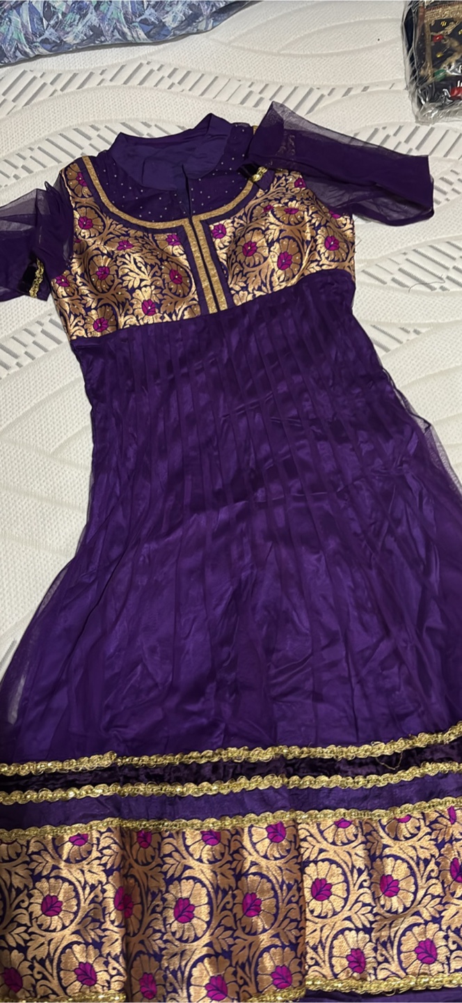 Gorgeous Purple Salwar Kameez with Gold Embroidery - photo 4