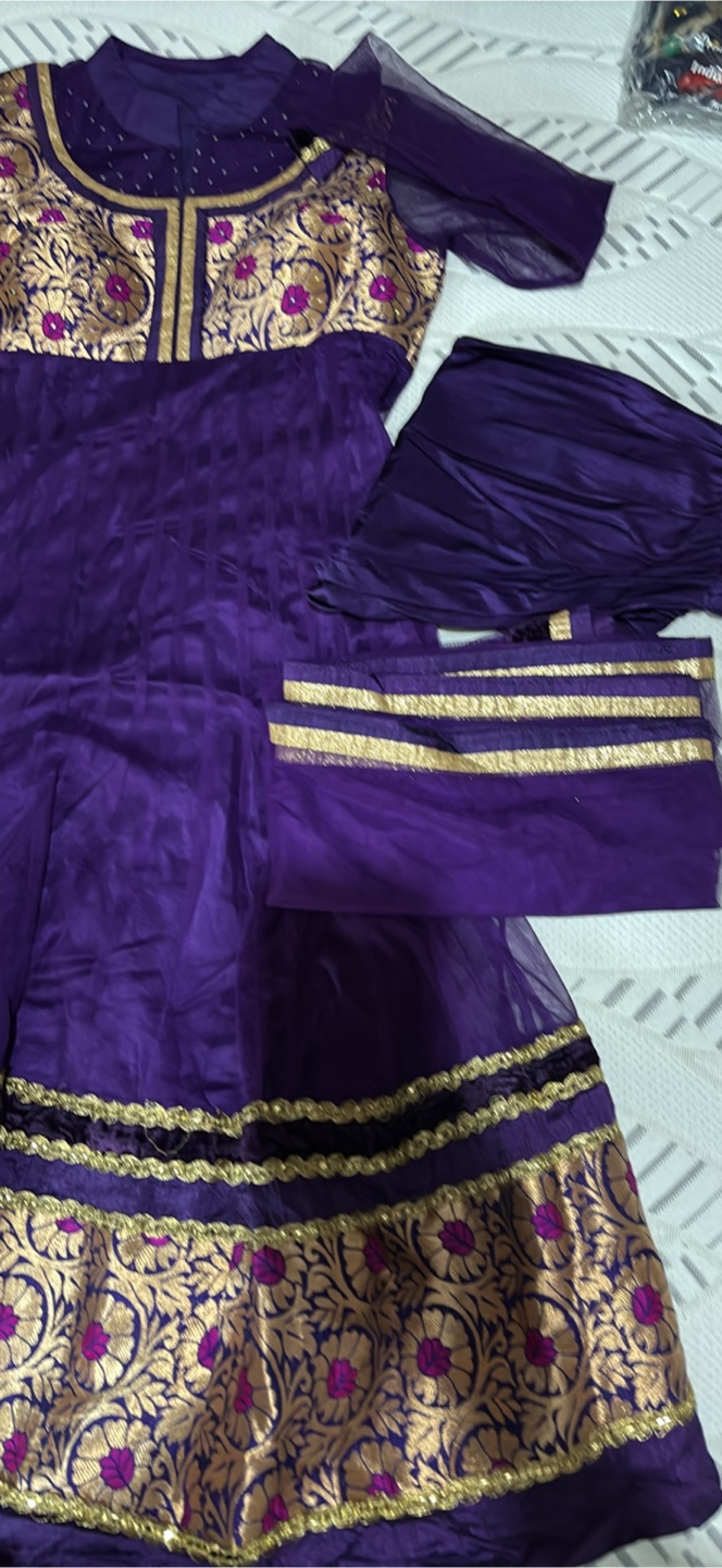 Gorgeous Purple Salwar Kameez with Gold Embroidery - photo 3