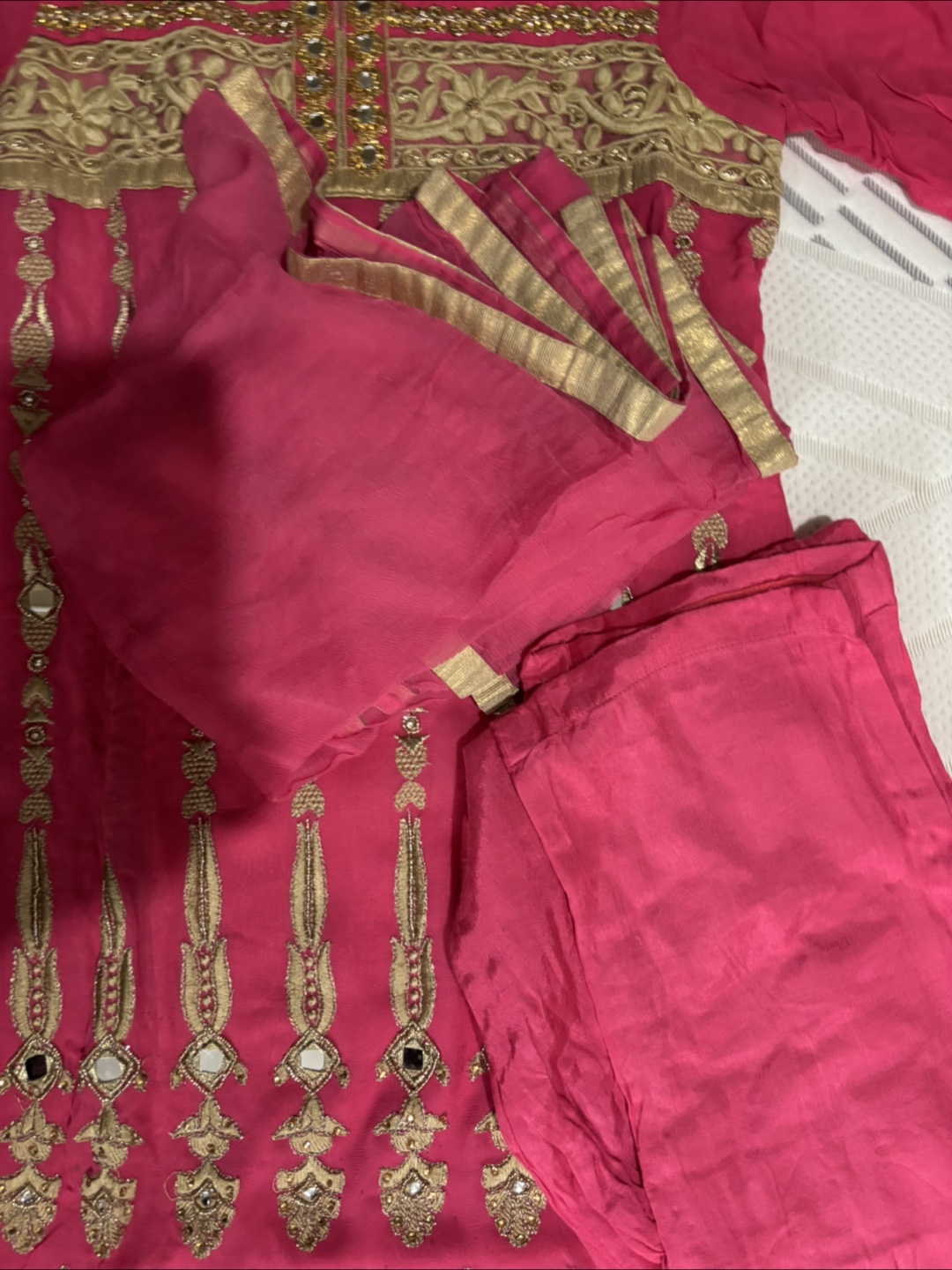 Pink and Gold Embroidery Salwar Kameez - photo 4
