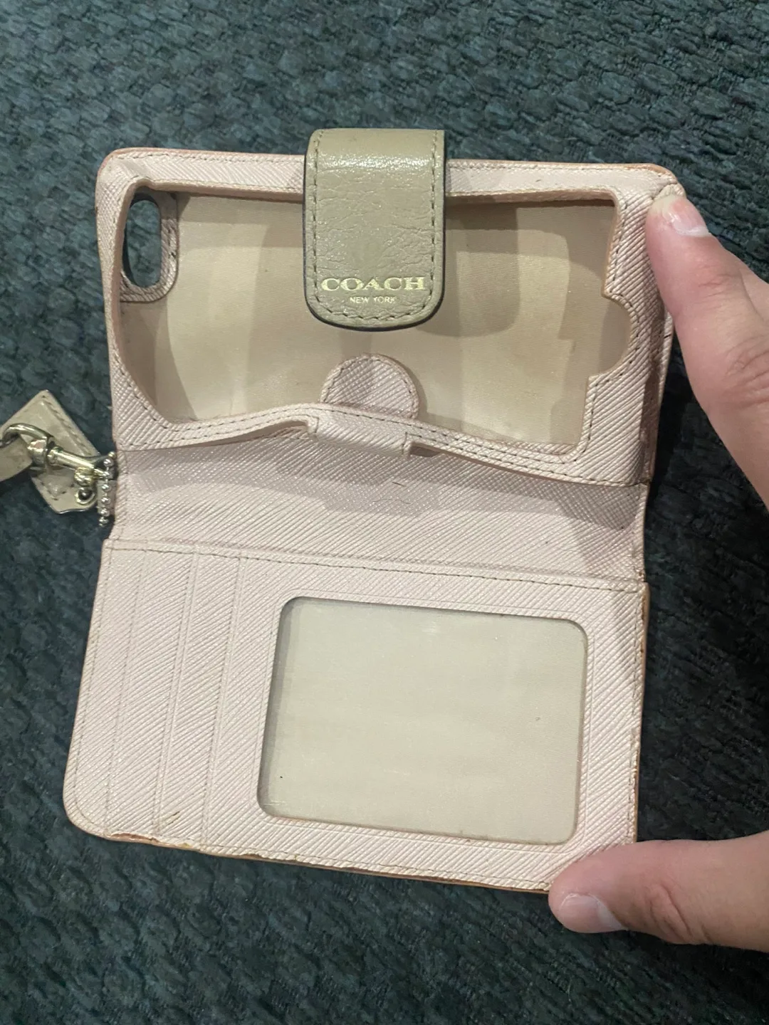 Coach Wallet image indicator(2)