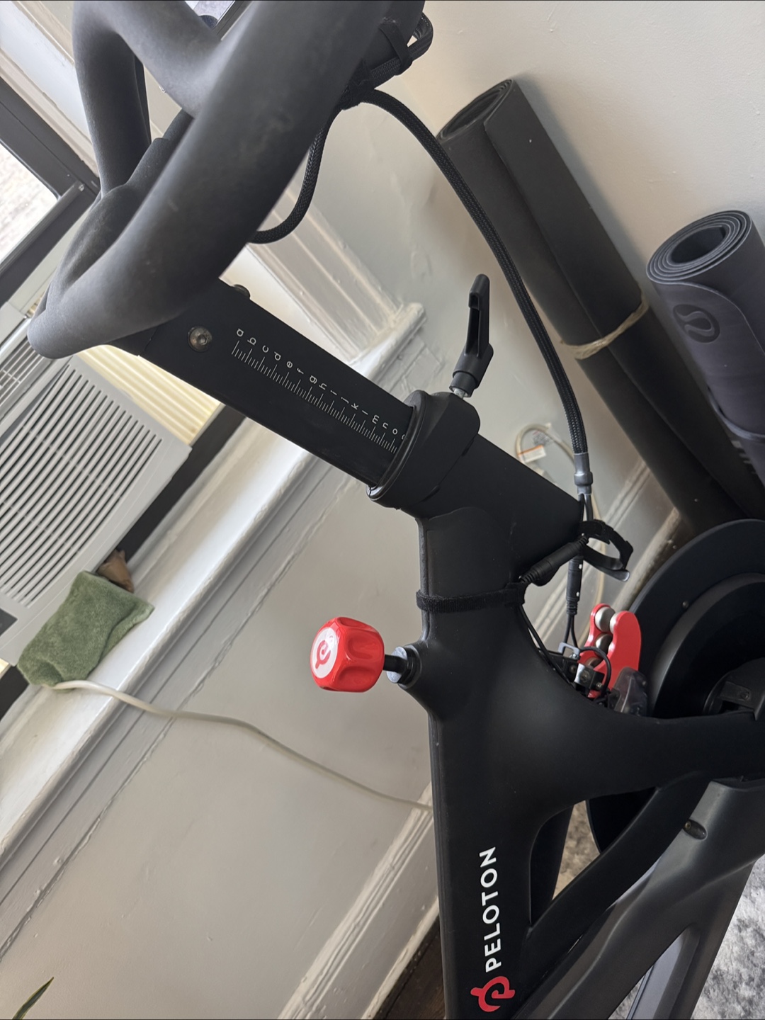 Peloton 2nd Gen  Exercise Bike - photo 4
