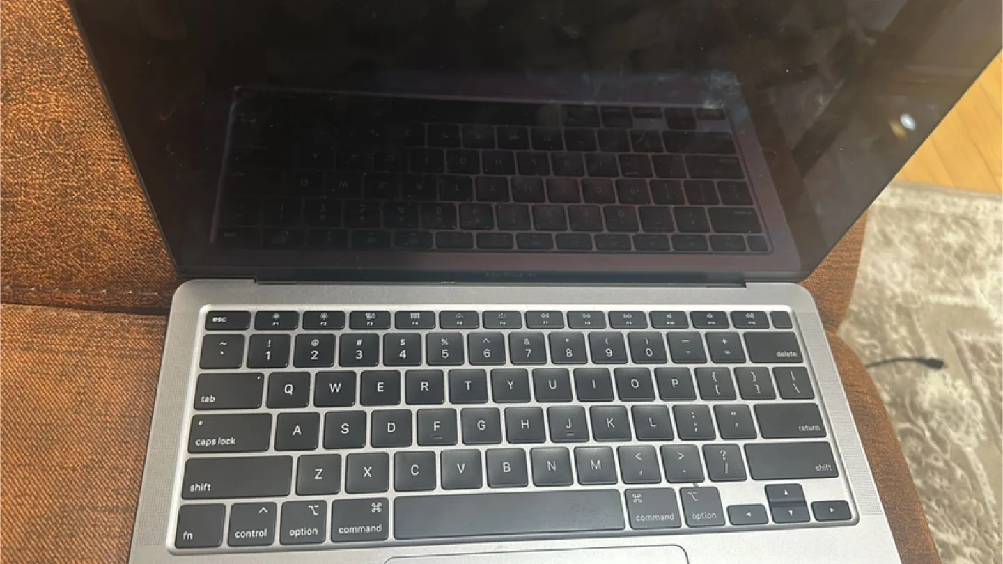 MacBook Air 13-inch, 8GB RAM, 1.1 GHz Intel Core i3 image indicator(5)