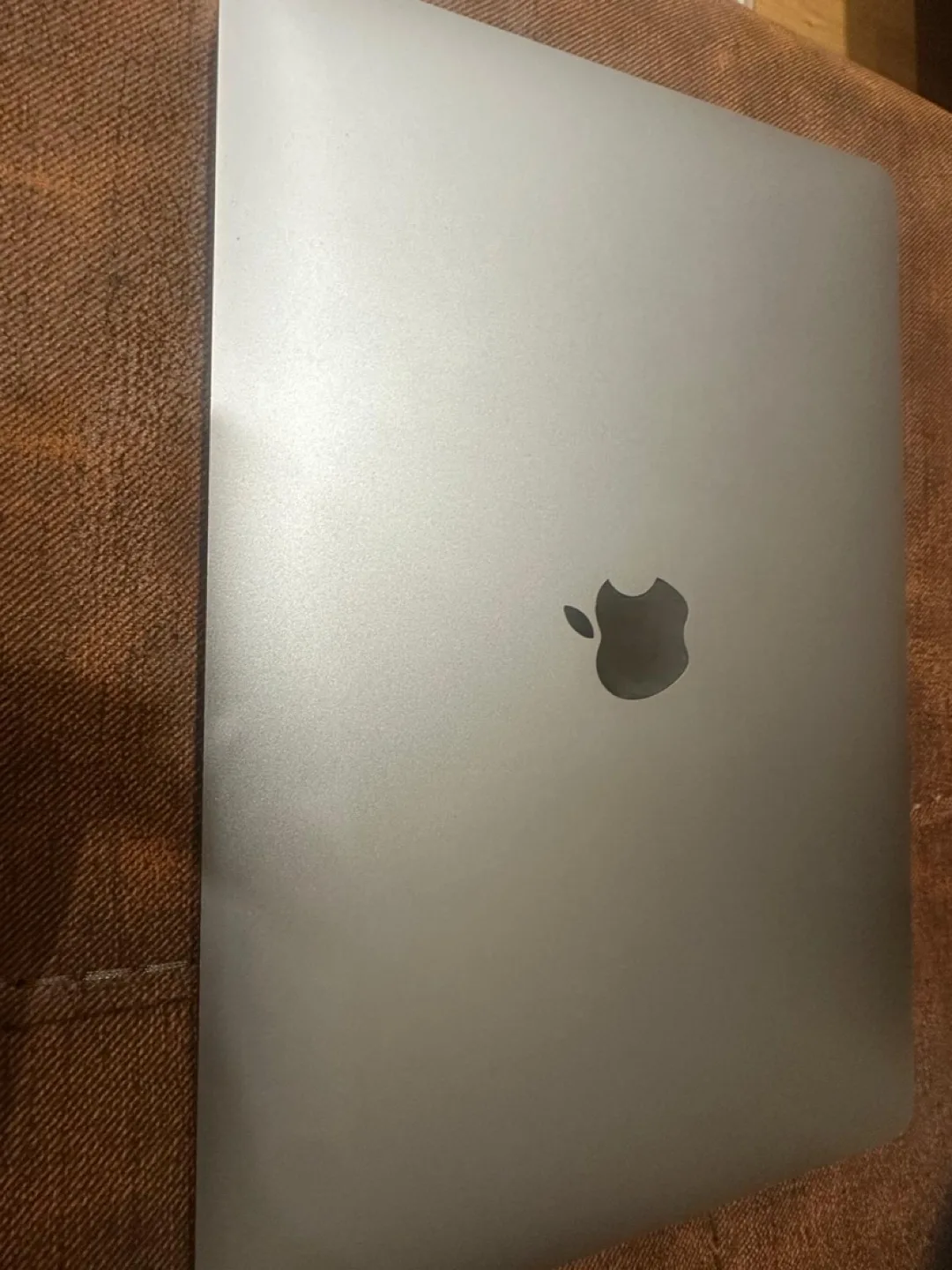 MacBook Air 13-inch, 8GB RAM, 1.1 GHz Intel Core i3 image indicator(2)