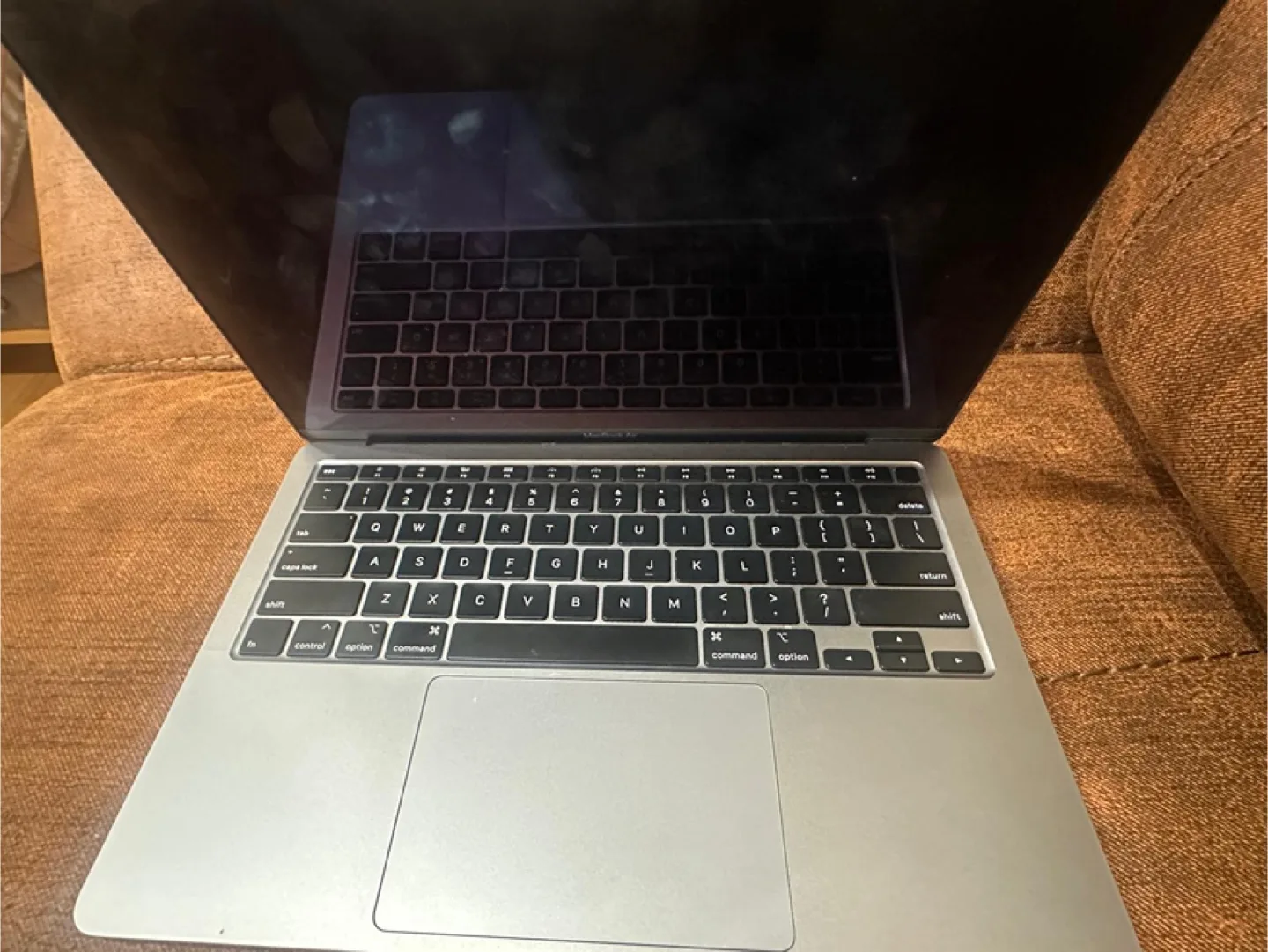 MacBook Air 13-inch, 8GB RAM, 1.1 GHz Intel Core i3 image indicator(3)