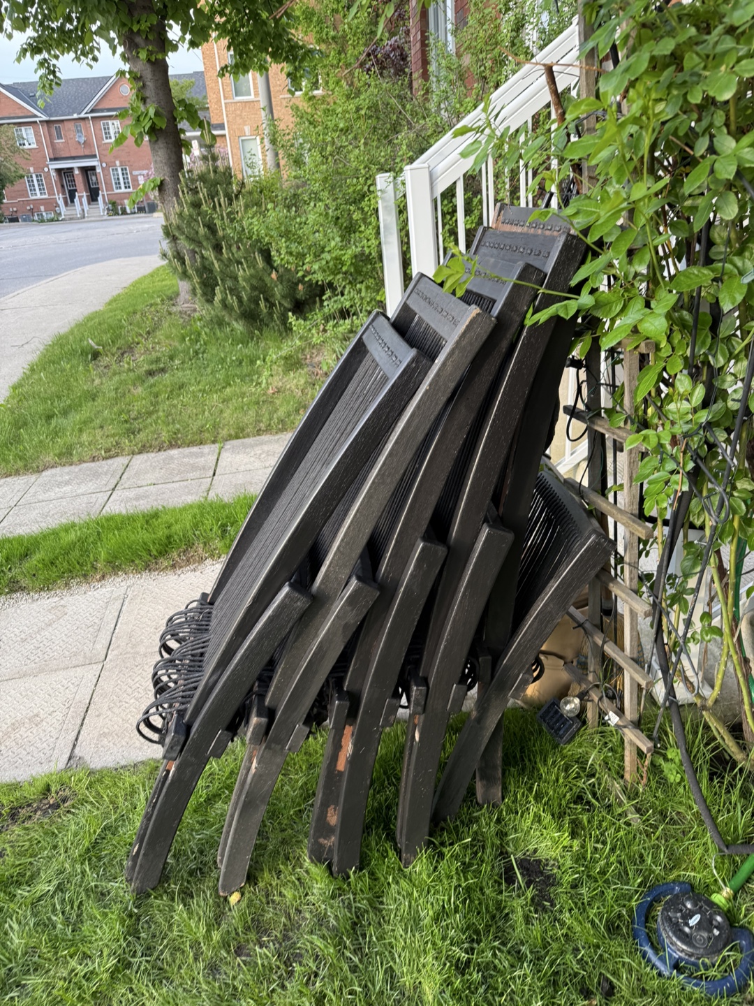 Set of Five Black Folding Outdoor Chairs - photo 4