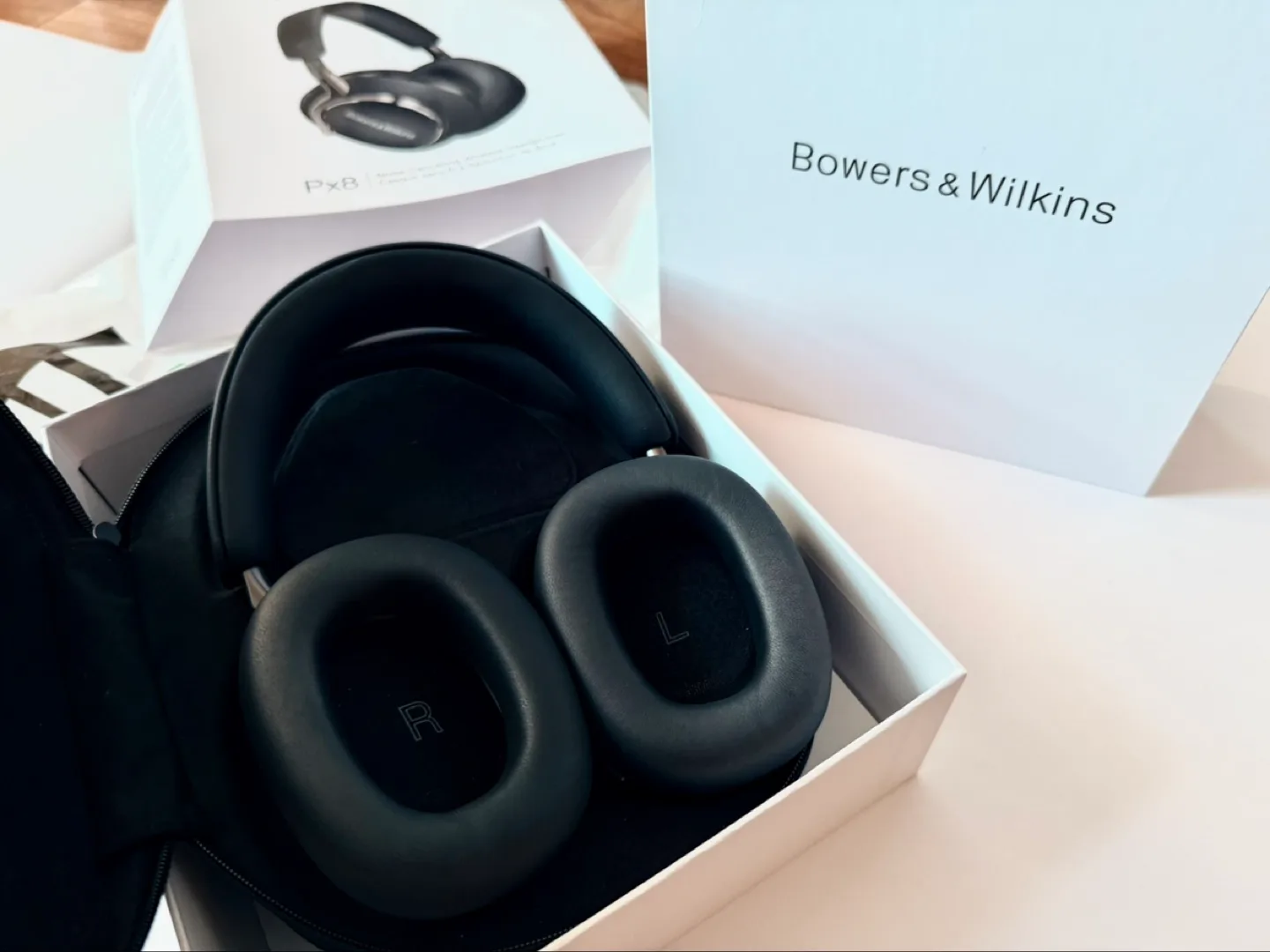 Bowers & Wilkins PX8 Noise Cancelling Wireless Headphones image indicator(4)