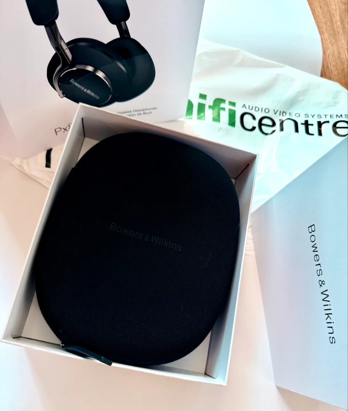 Bowers & Wilkins PX8 Noise Cancelling Wireless Headphones image indicator(6)