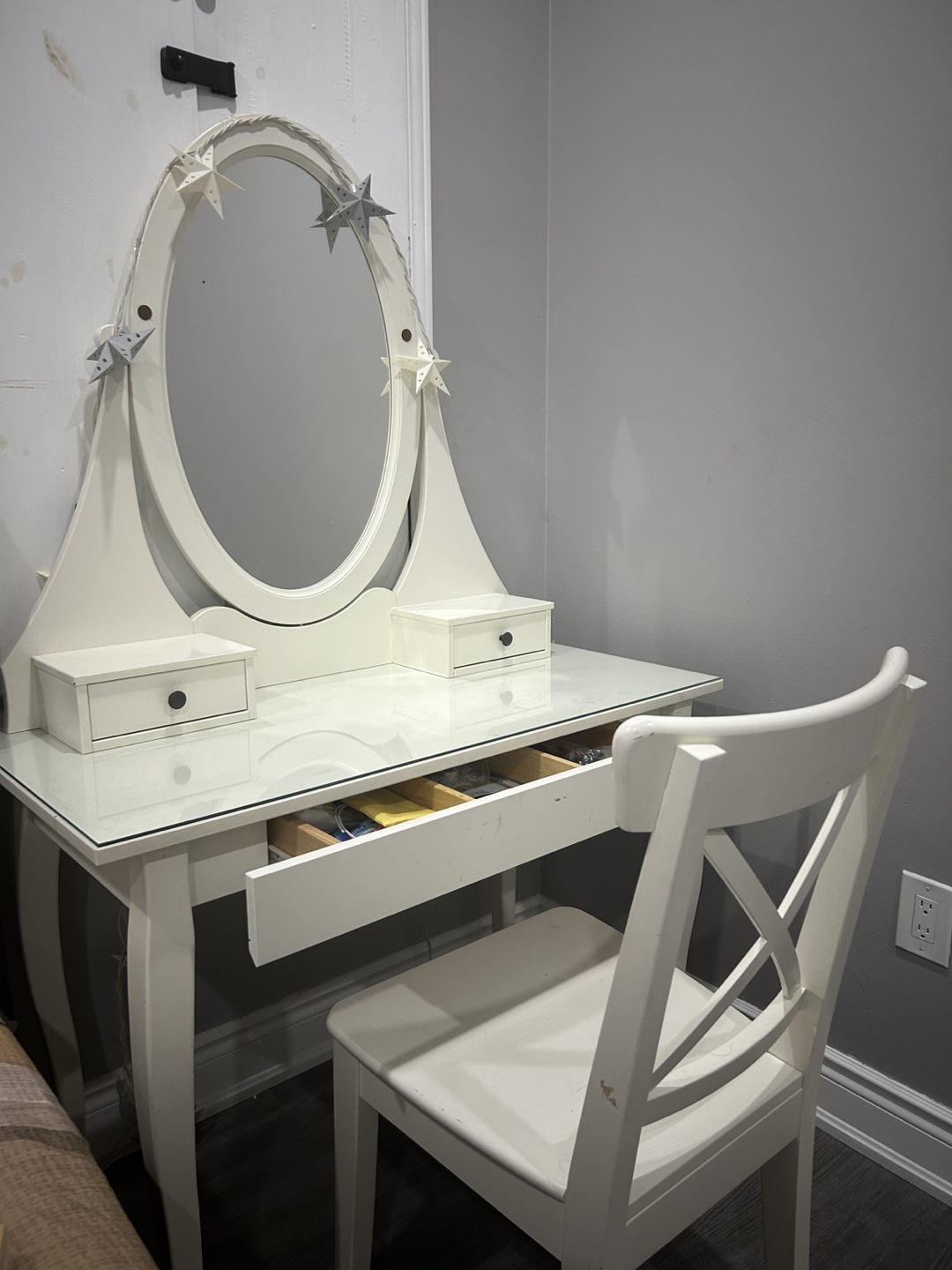 White Vanity Set with Mirror and Chair - photo 2