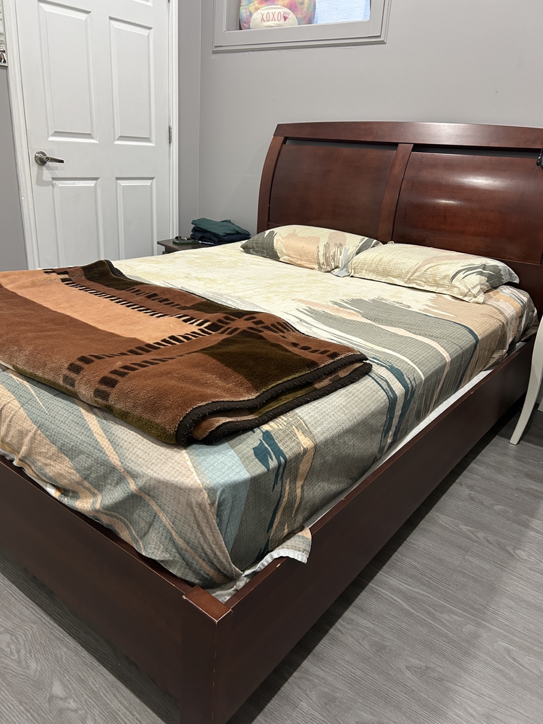 Queen Size Wooden Bed Frame - photo 2