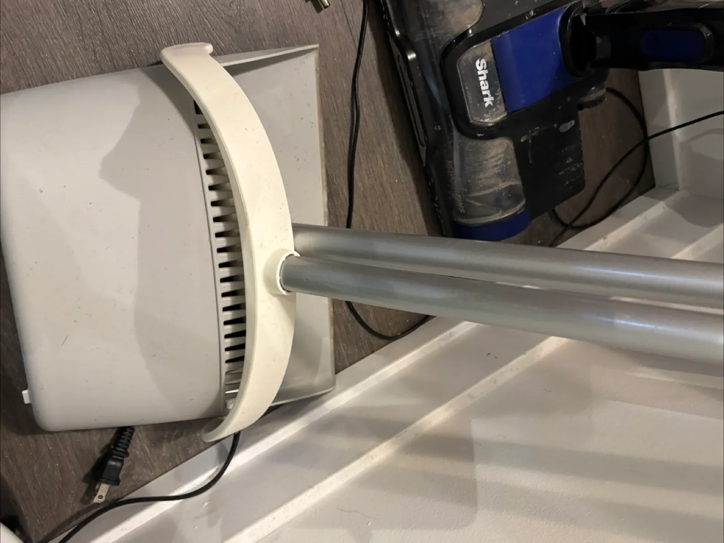 Electric Handheld Dustpan and Brush thumbnail