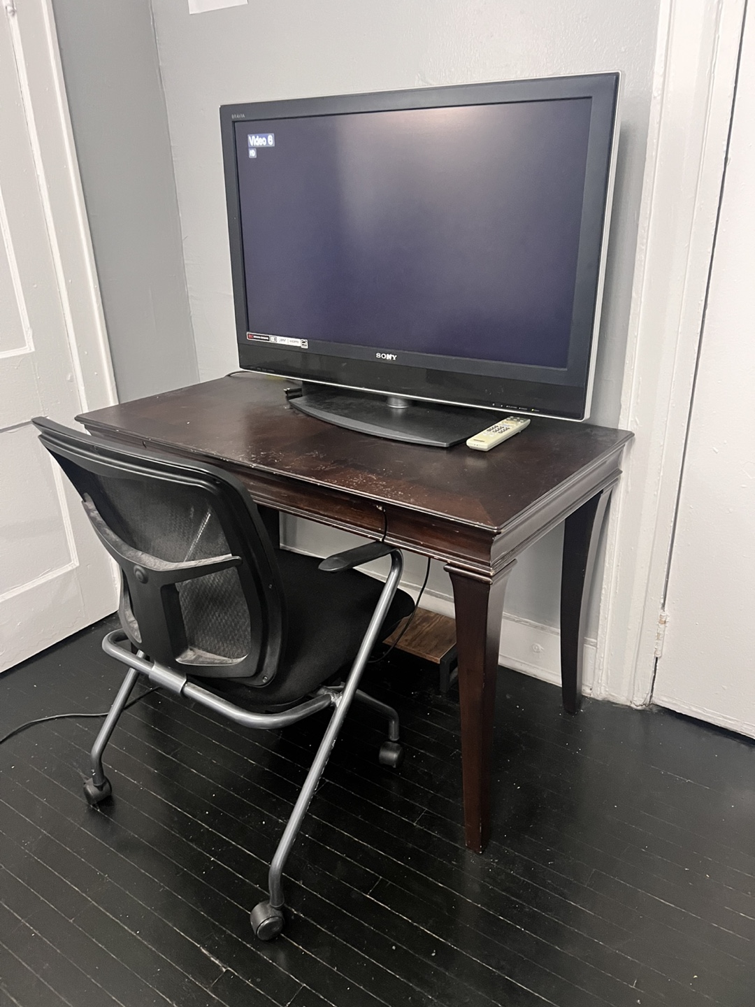 Office Chair and Desk Set - photo 2