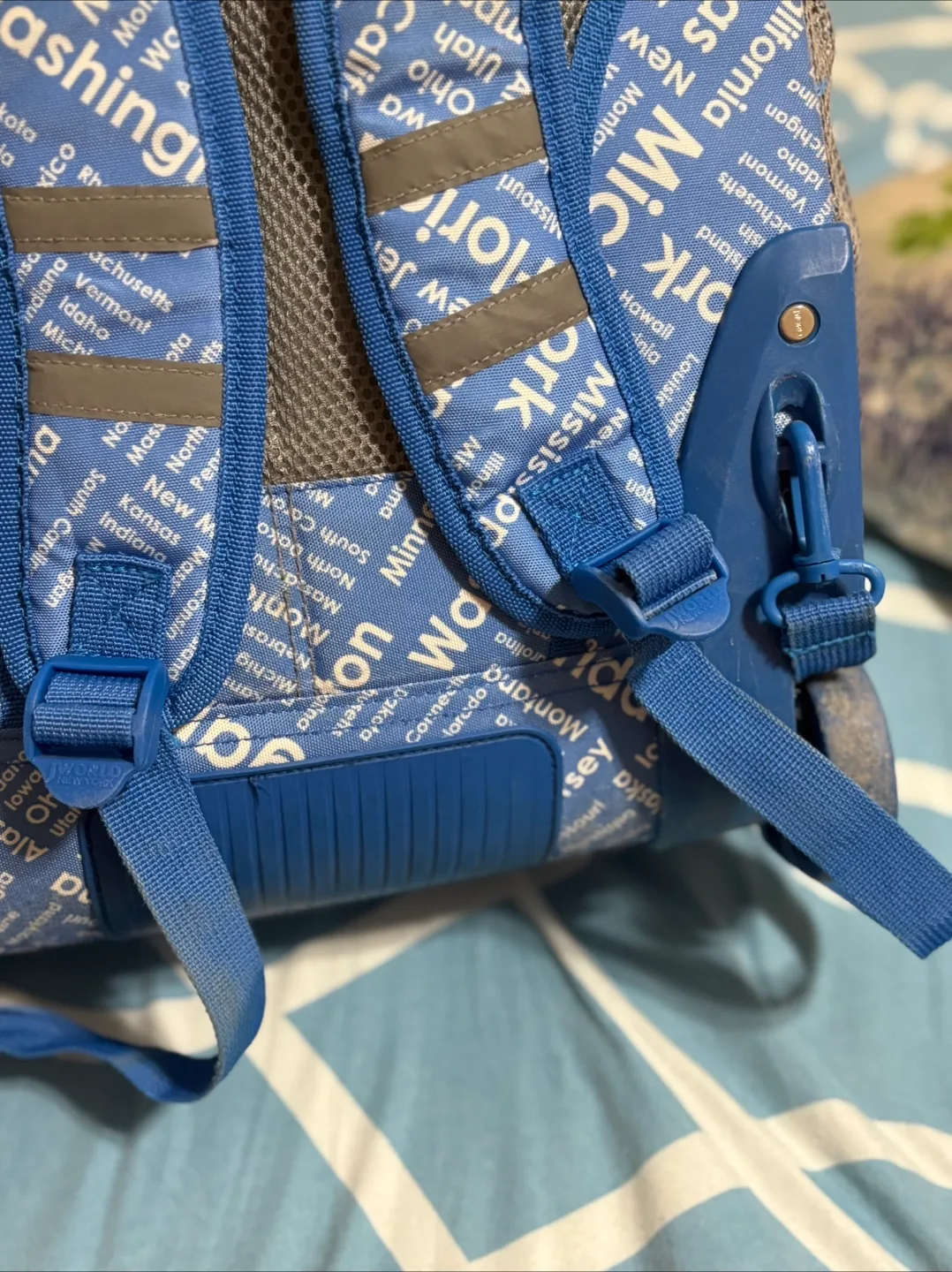 J World New York Rolling Backpack - Blue image indicator(4)