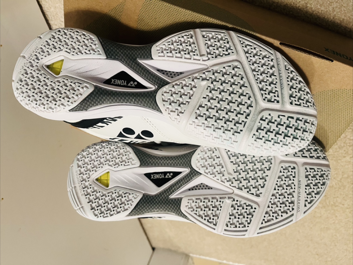 Yonex Power Cushion 65 Z Men's Badminton Shoes - Size 8.5 US - photo 3