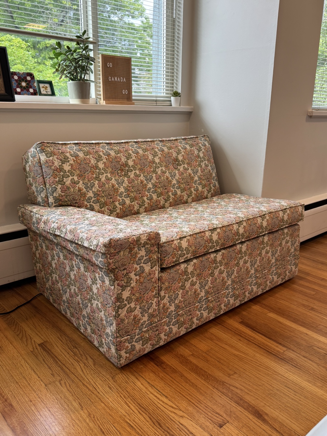 Vintage Floral Loveseat - photo 2
