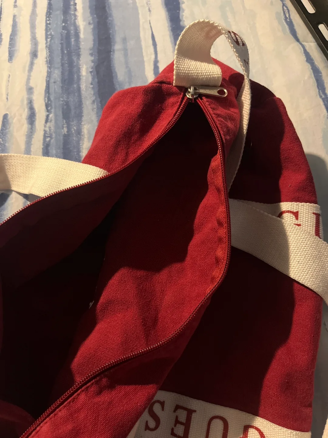 Red Guess duffel bag image indicator(3)