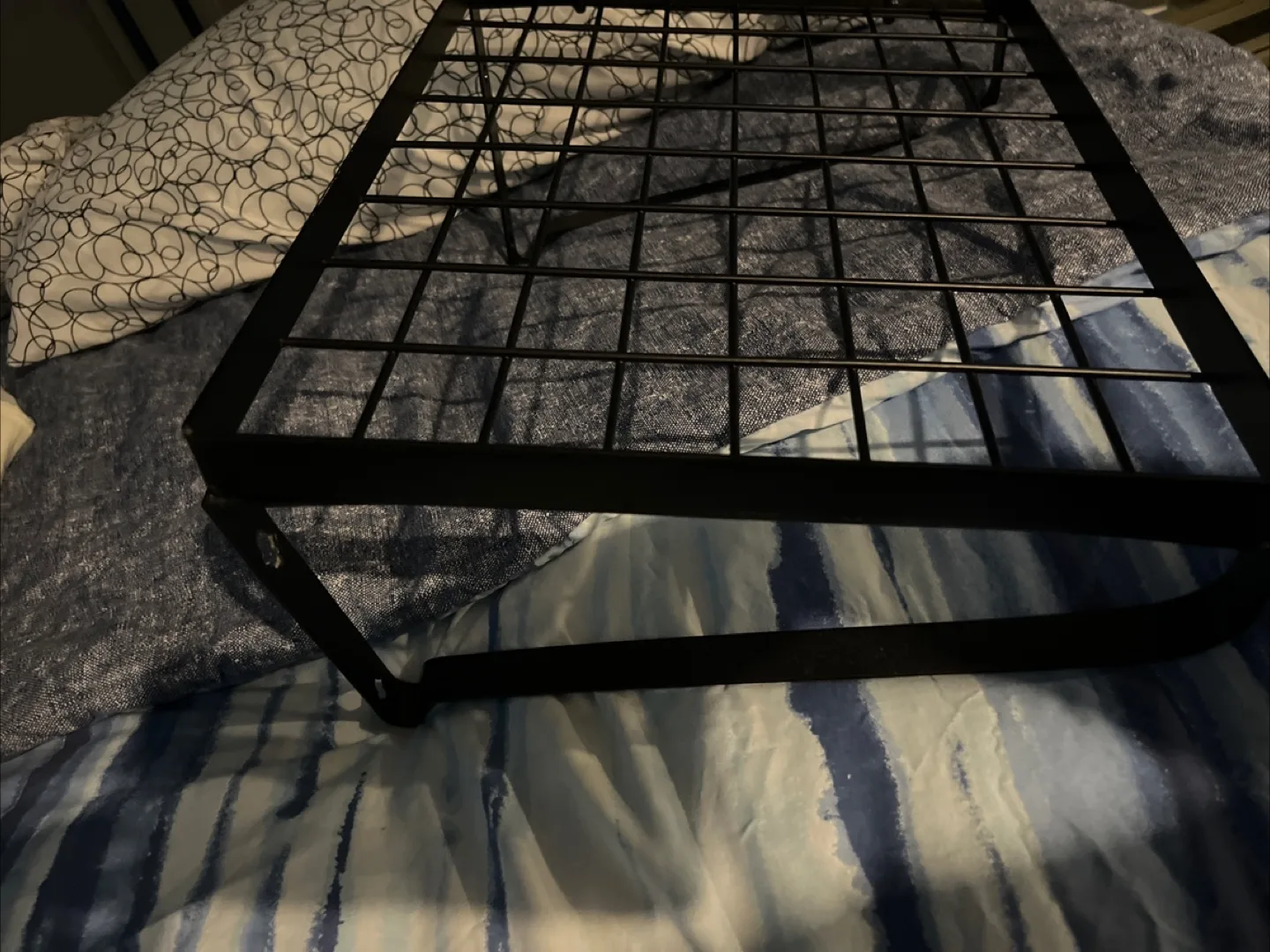 Black Metal Wall-Mounted Shelf image indicator(3)