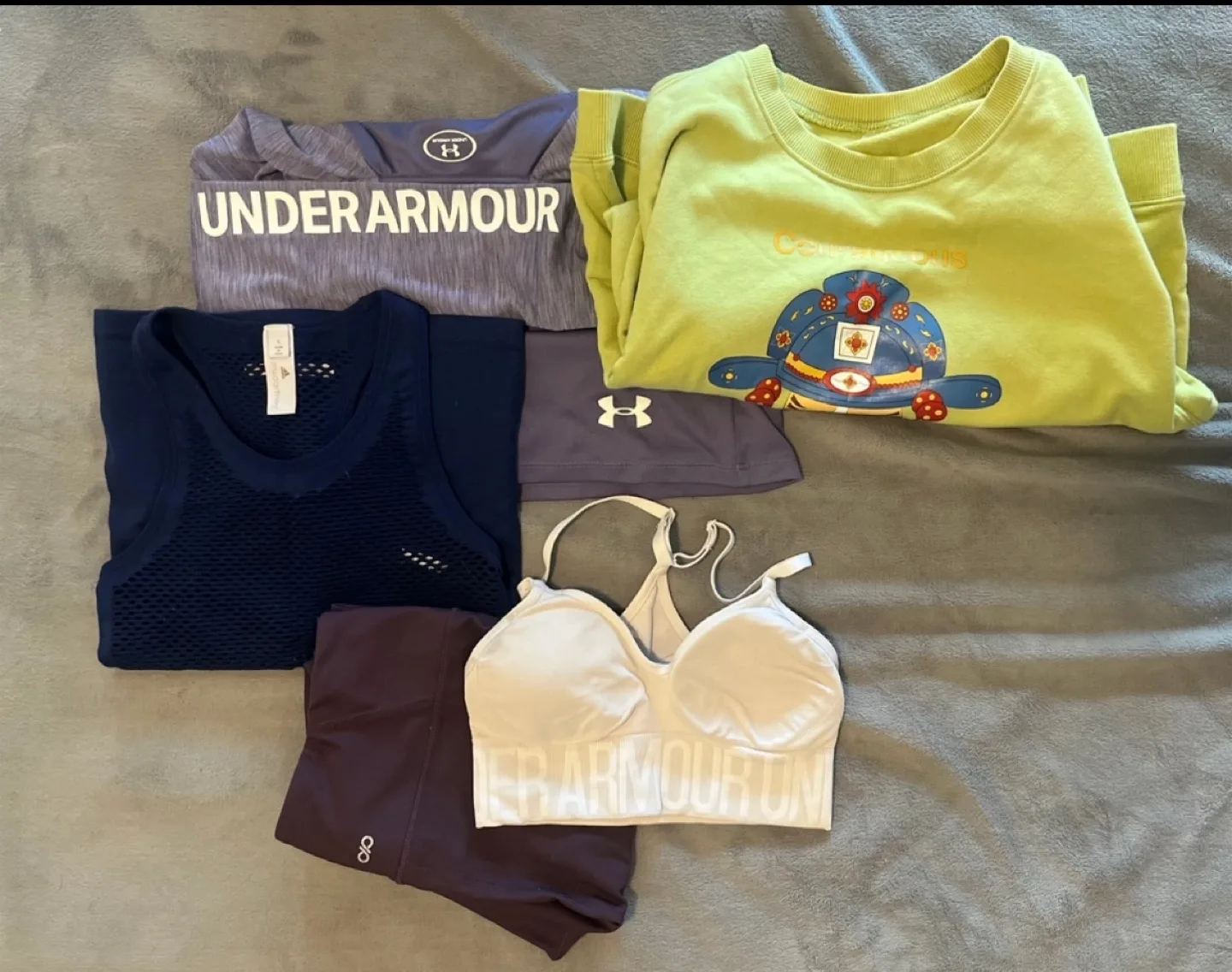 ‼️Women's workout clothing bundle‼️ thumbnail