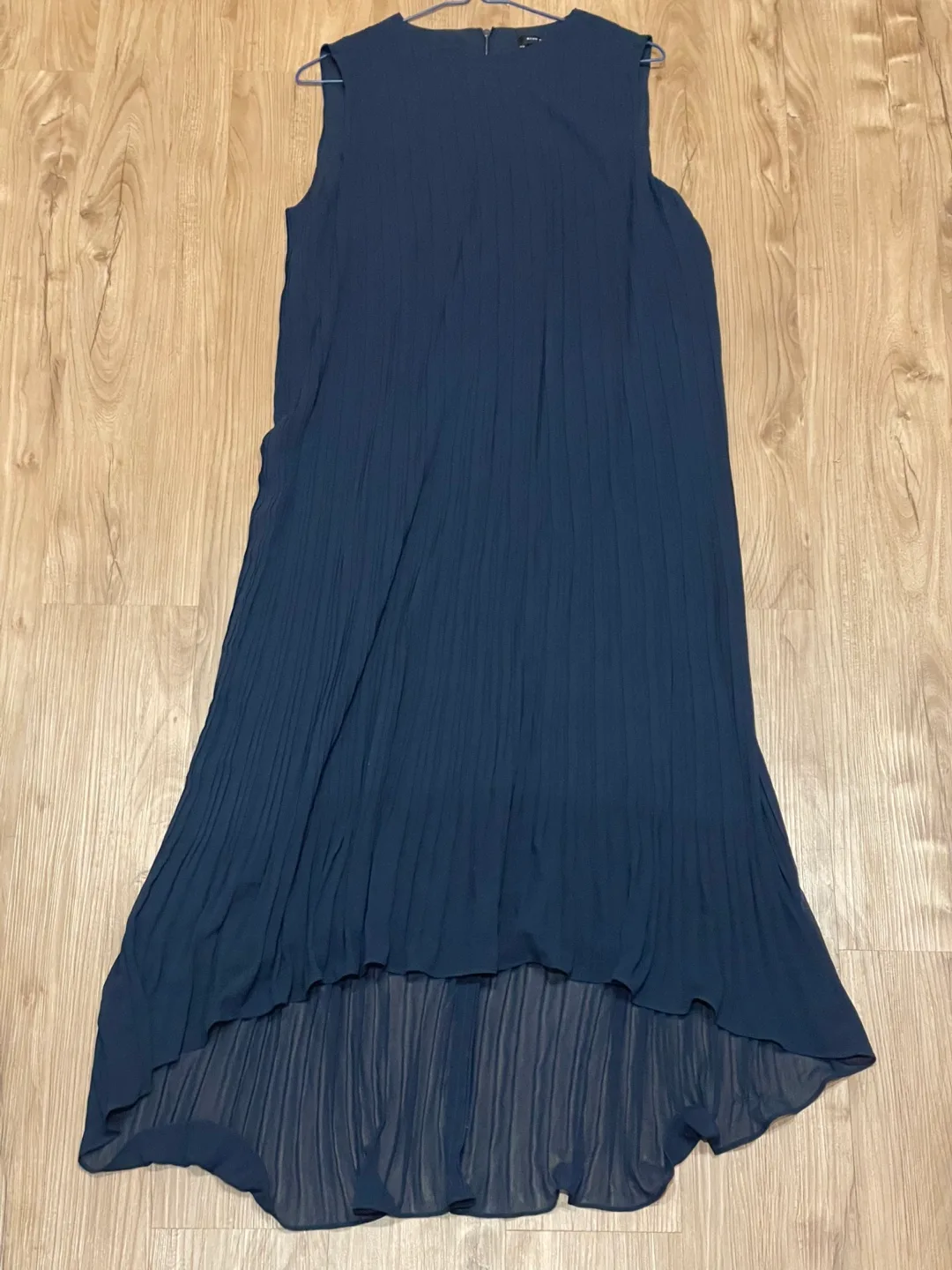 Club Monaco Navy Pleated Midi Dress Size 8 image indicator(2)