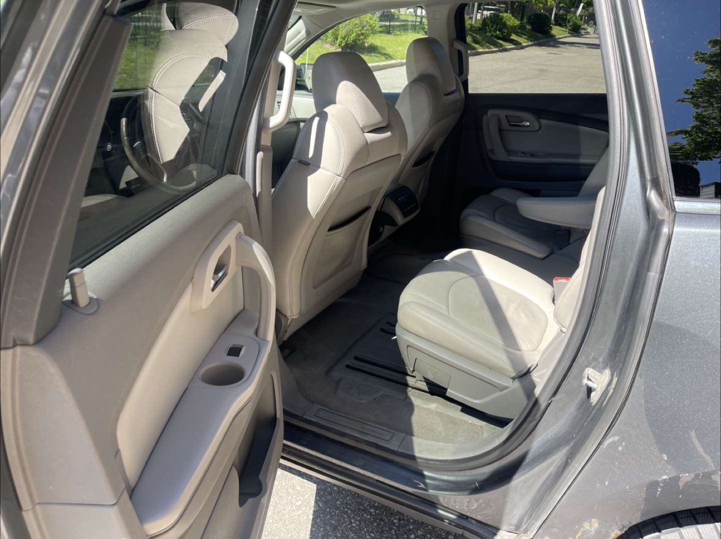 2010 Chevrolet Traverse - Lady Driven - photo 4