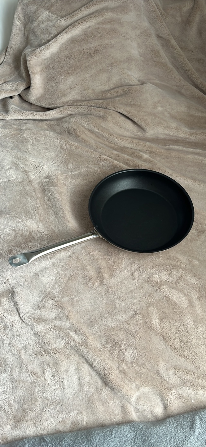 Winco 11-inch Stainless Steel Frying Pan with Lid - photo 2