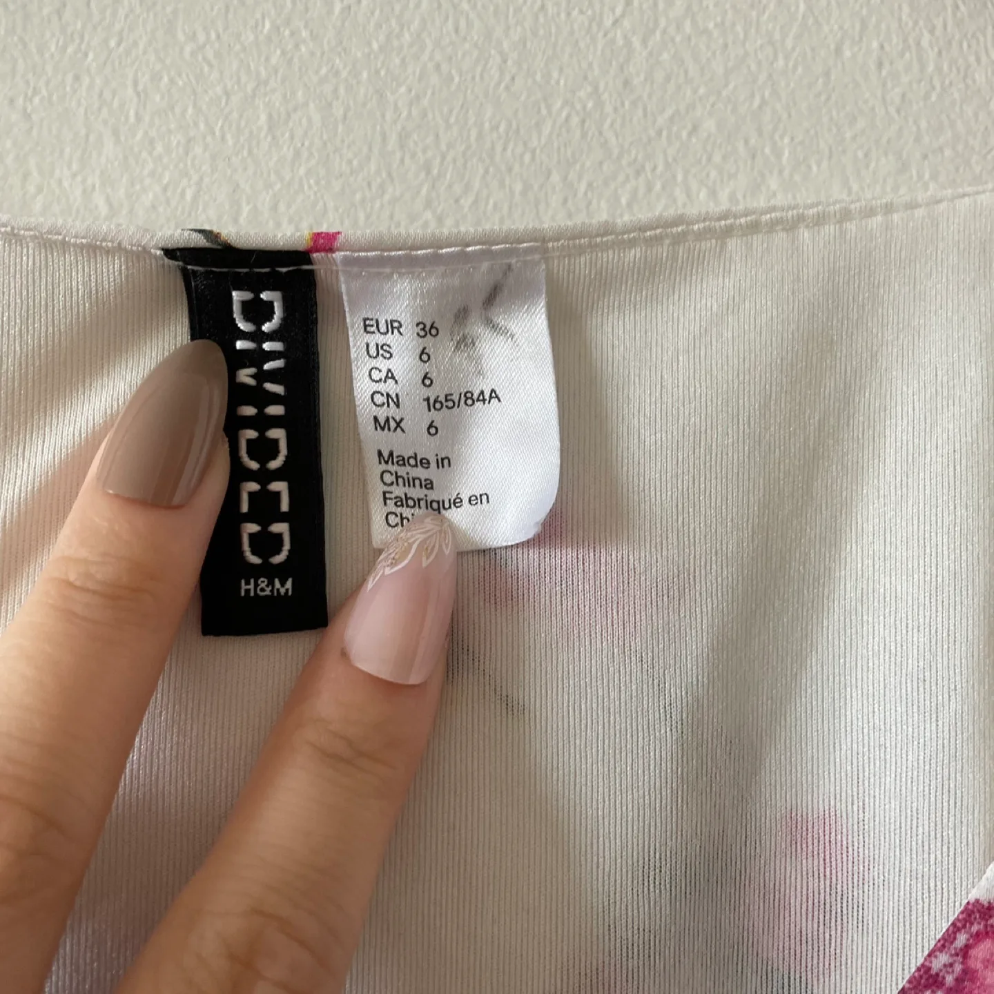 H&M Divided Floral Mini Dress Size 6 image indicator(3)