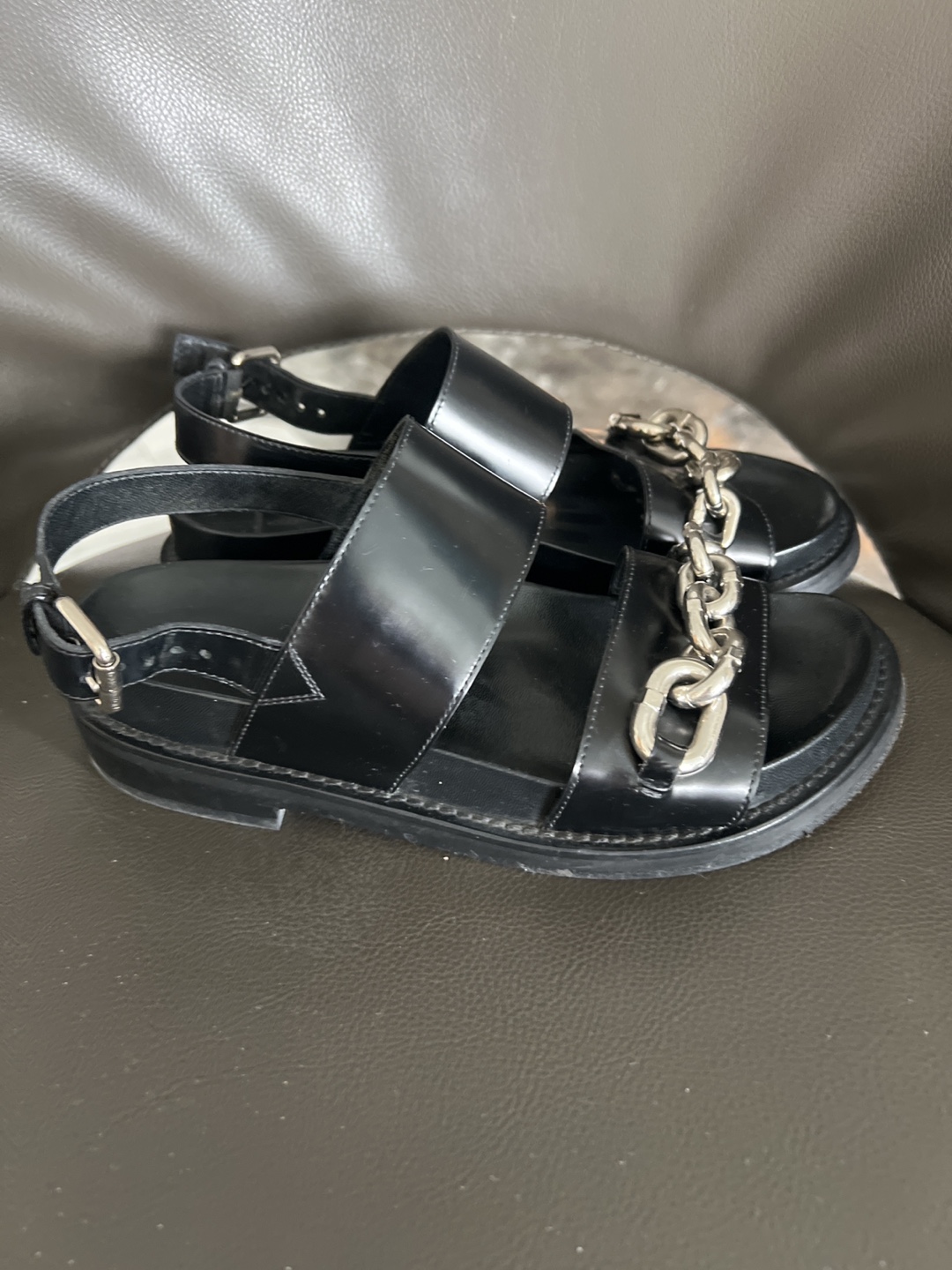 Black Leather Louis Vuitton sandals size 38