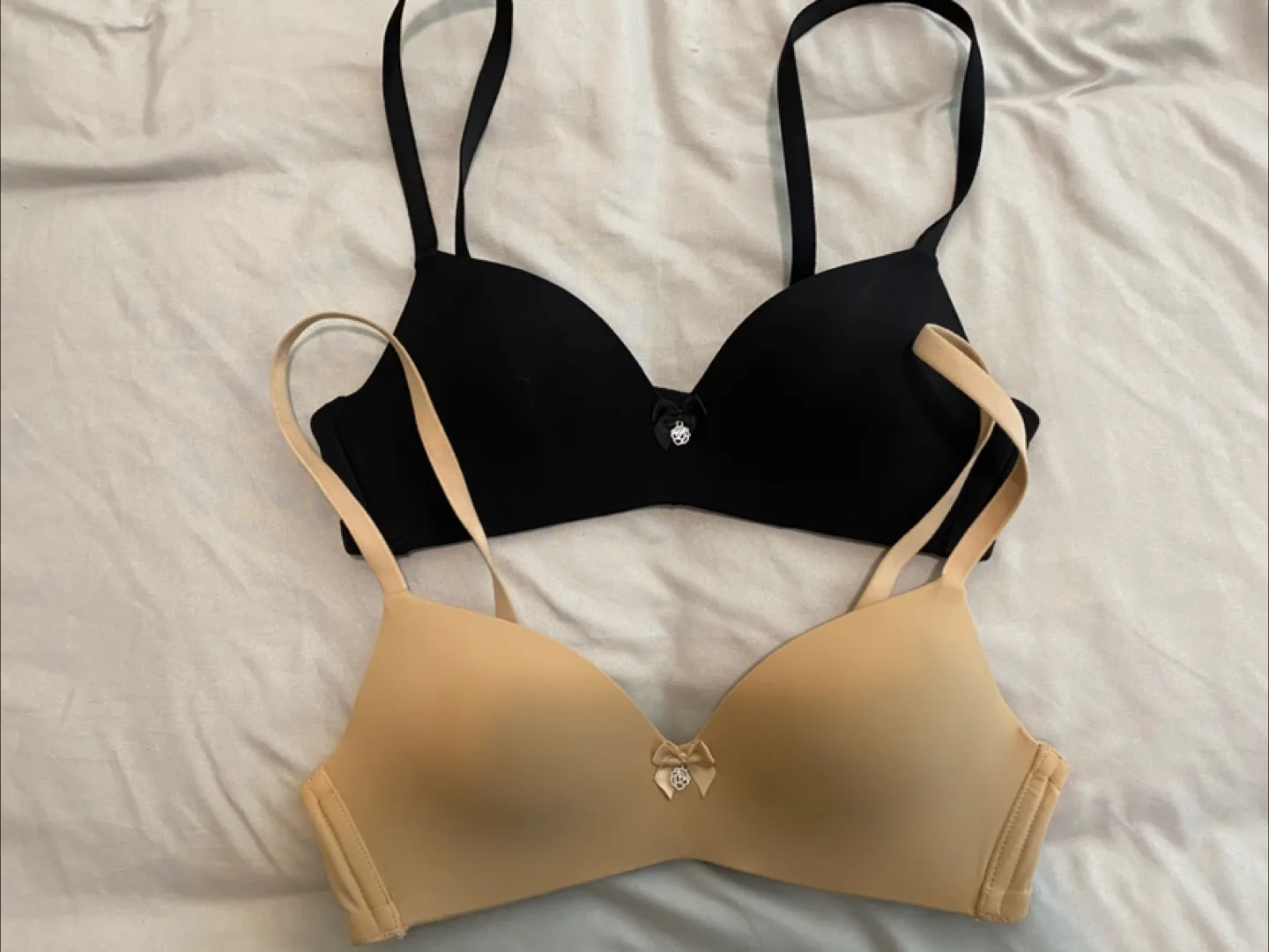 La Vie en Rose Bras - Black & Beige - Size 32A thumbnail