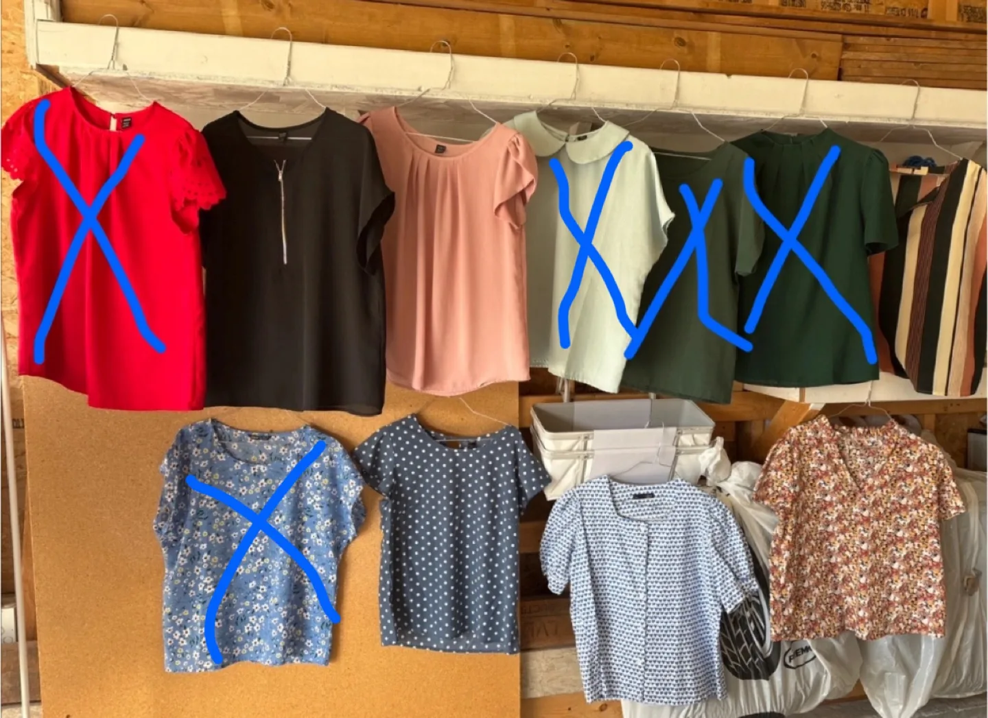 Lot of Women's Short Sleeve Blouses thumbnail