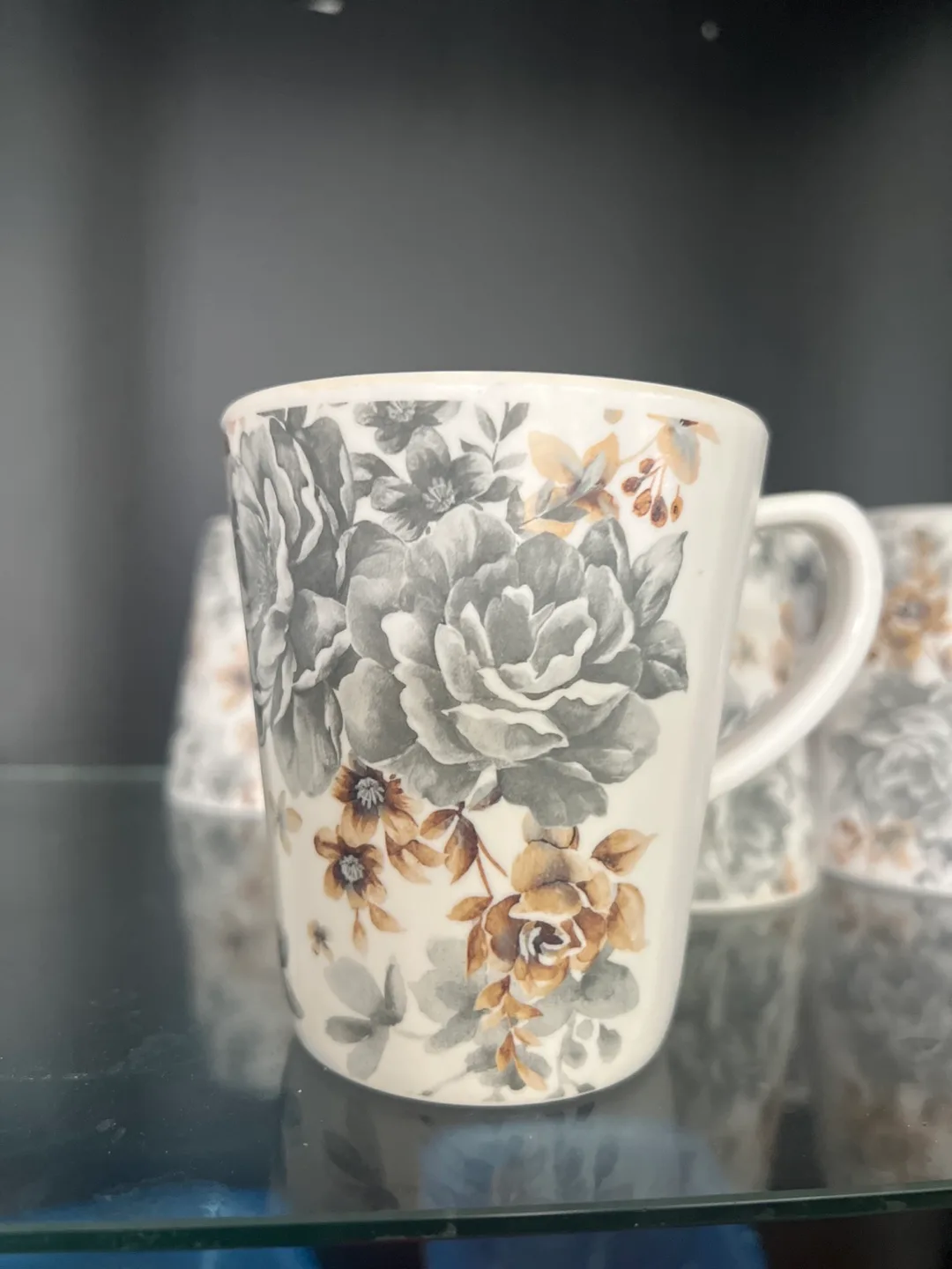 Set of floral teacups image indicator(2)