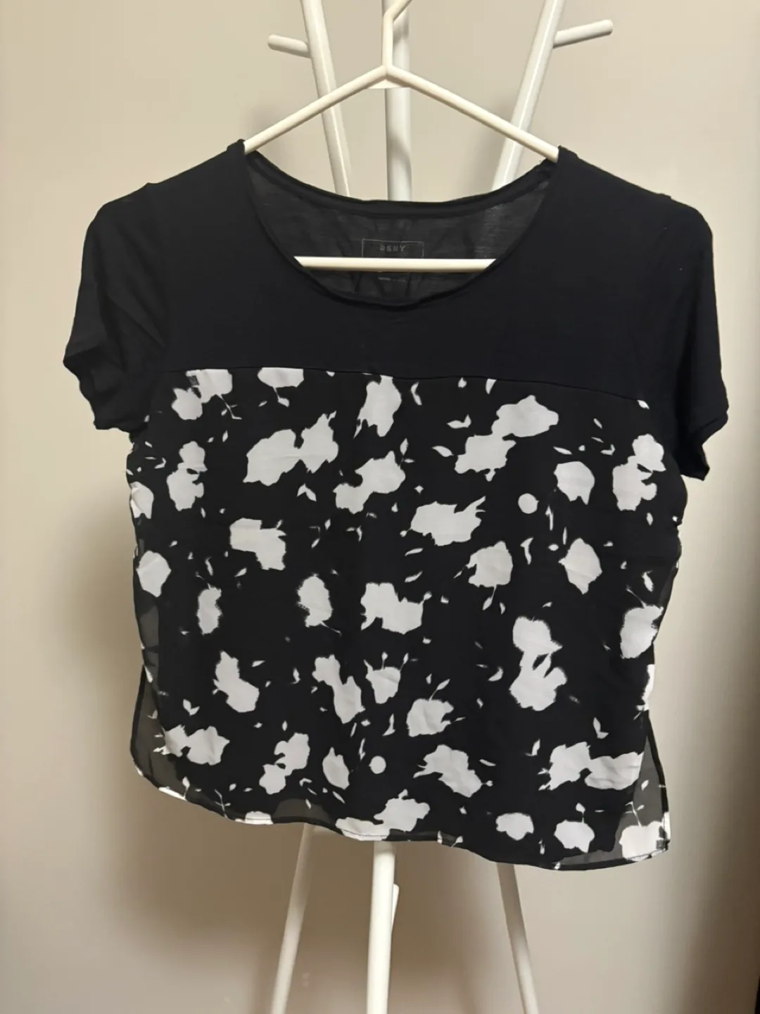 DKNY Black and White Top Size XS thumbnail