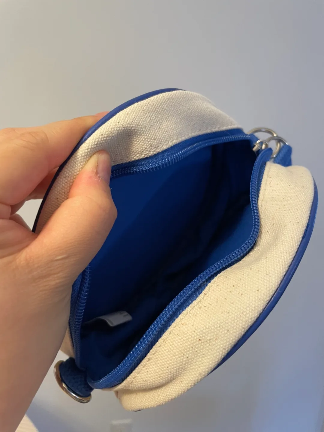 Round Crossbody Bag image indicator(3)