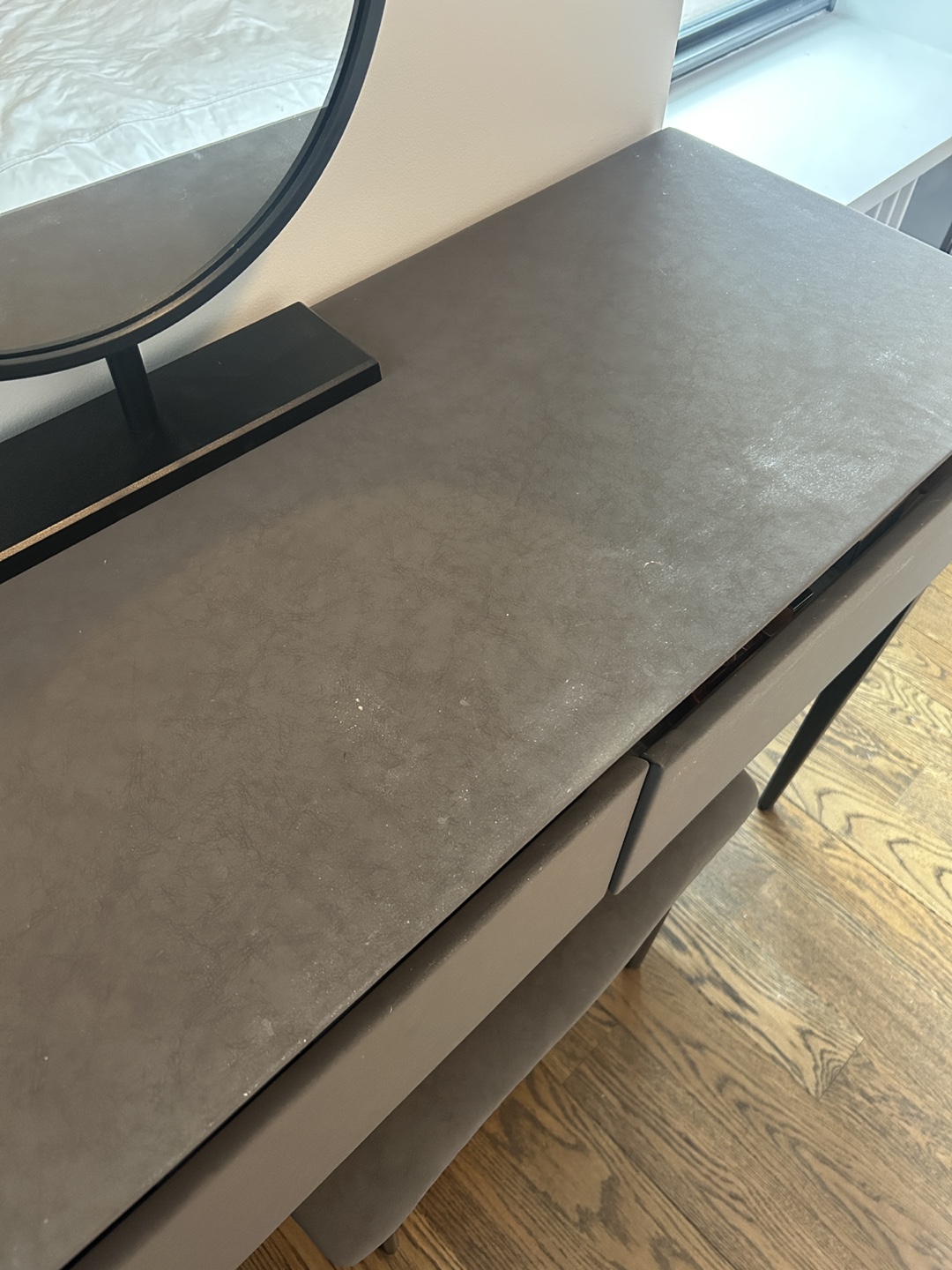 Chic Makeup Vanity Table with Mirror & Bench - photo 4