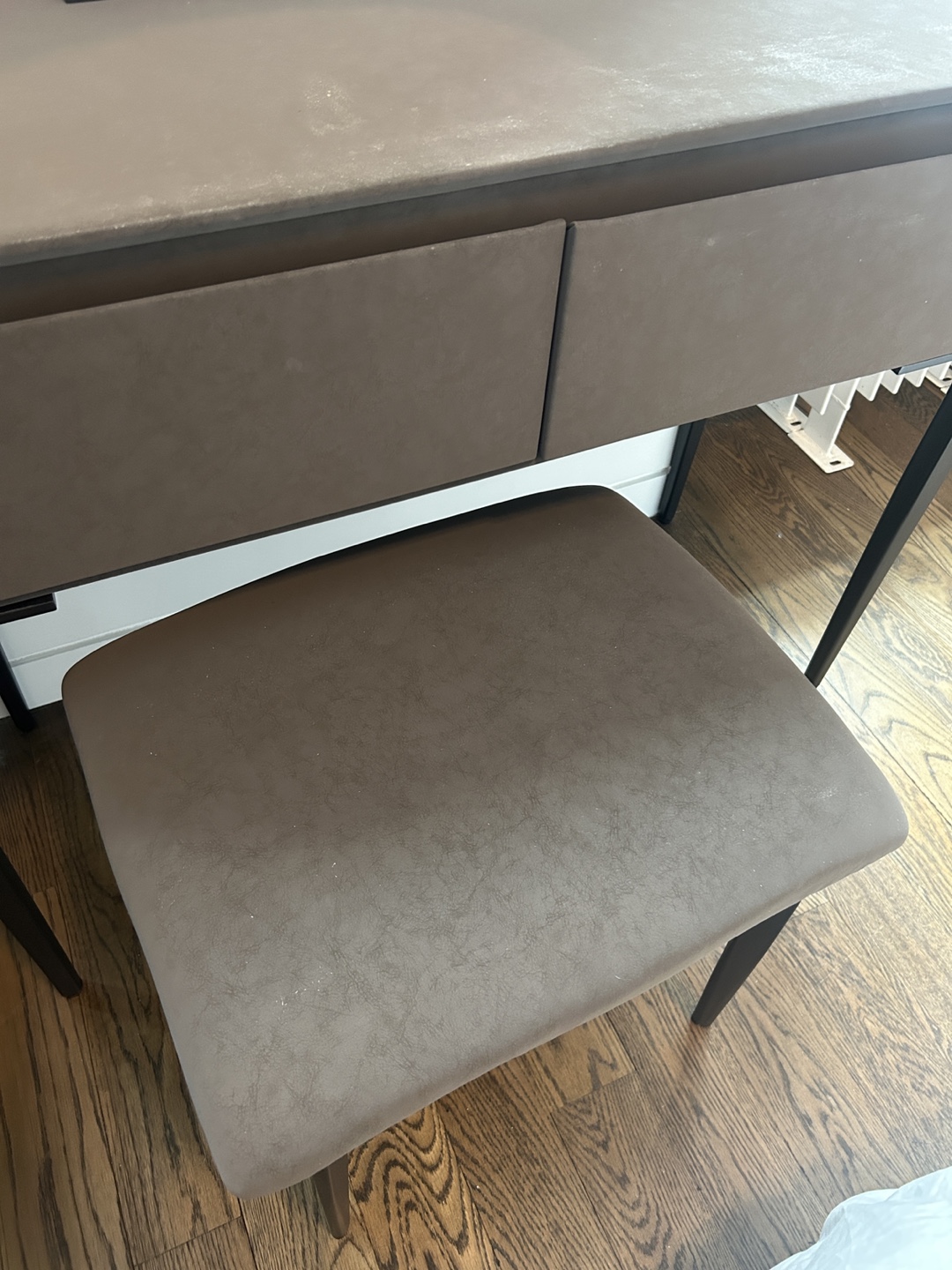 Chic Makeup Vanity Table with Mirror & Bench - photo 3