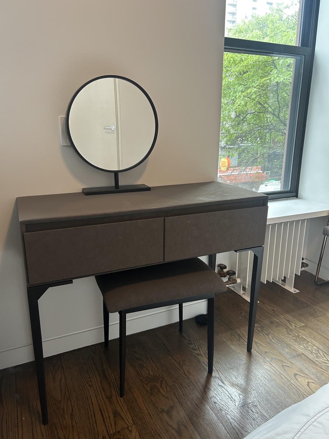 Chic Makeup Vanity Table with Mirror & Bench