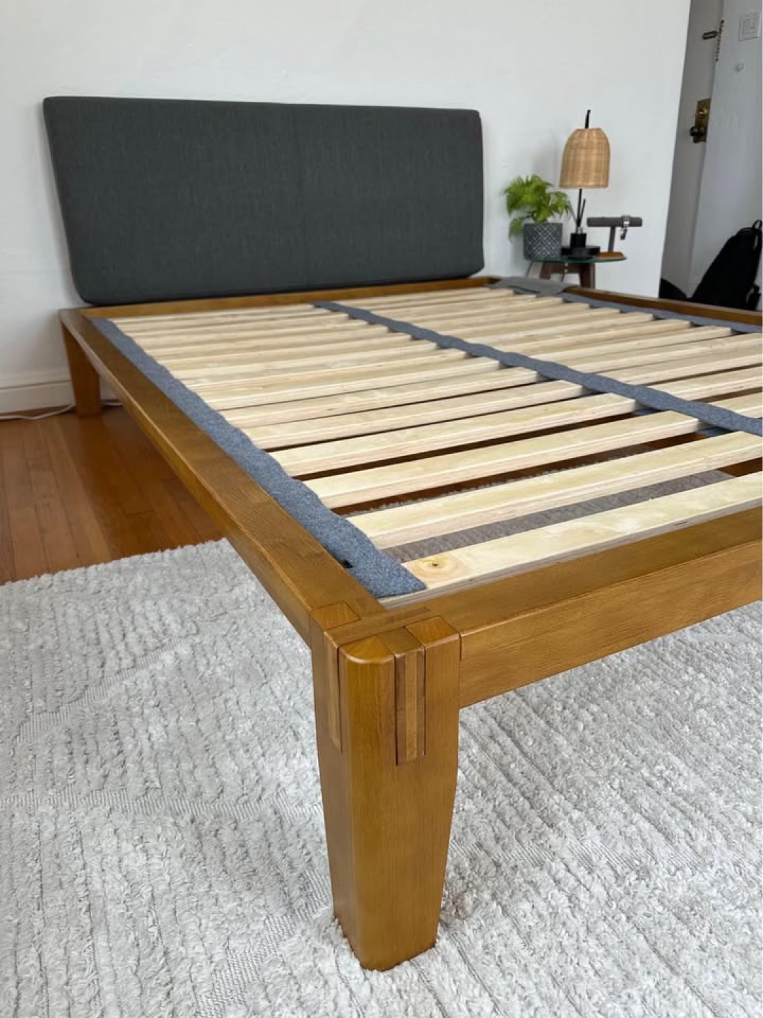 Queen Thuma Bed + Pillowboard - photo 2