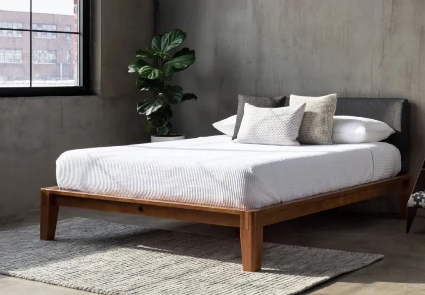 Queen Thuma Bed + Pillowboard