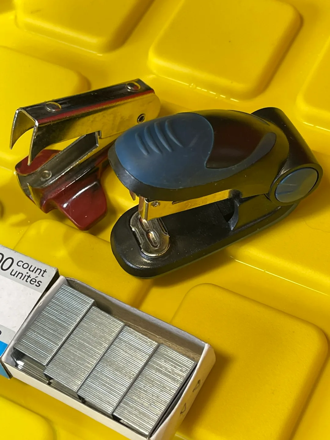 Mini Stapler, Staple Remover & Staples image indicator(2)