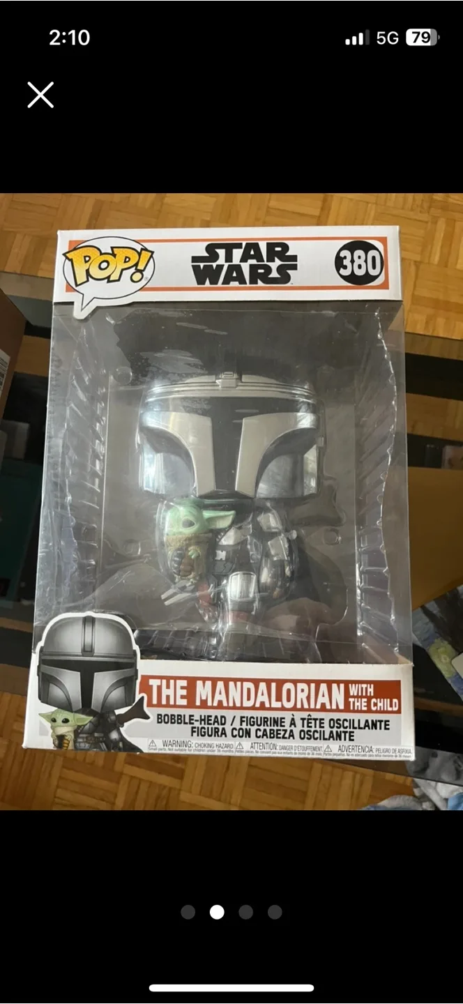 Funko jumbo Pop! Star Wars Mandalorian with the Child #380 image indicator(2)