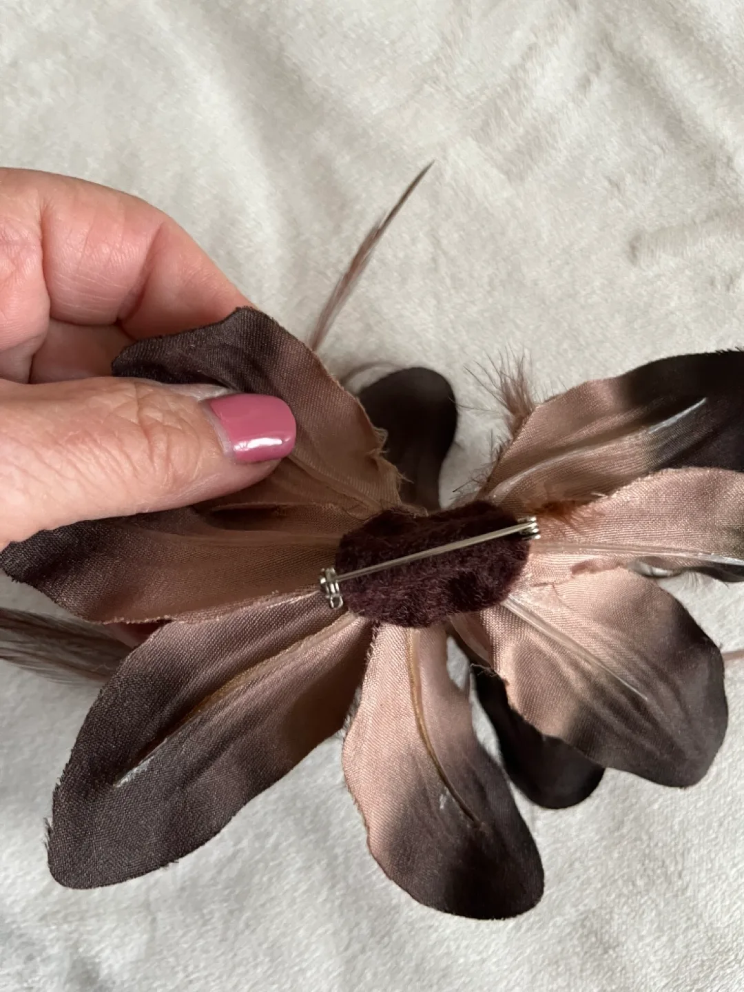 Brown Feather Flower Brooch image indicator(2)