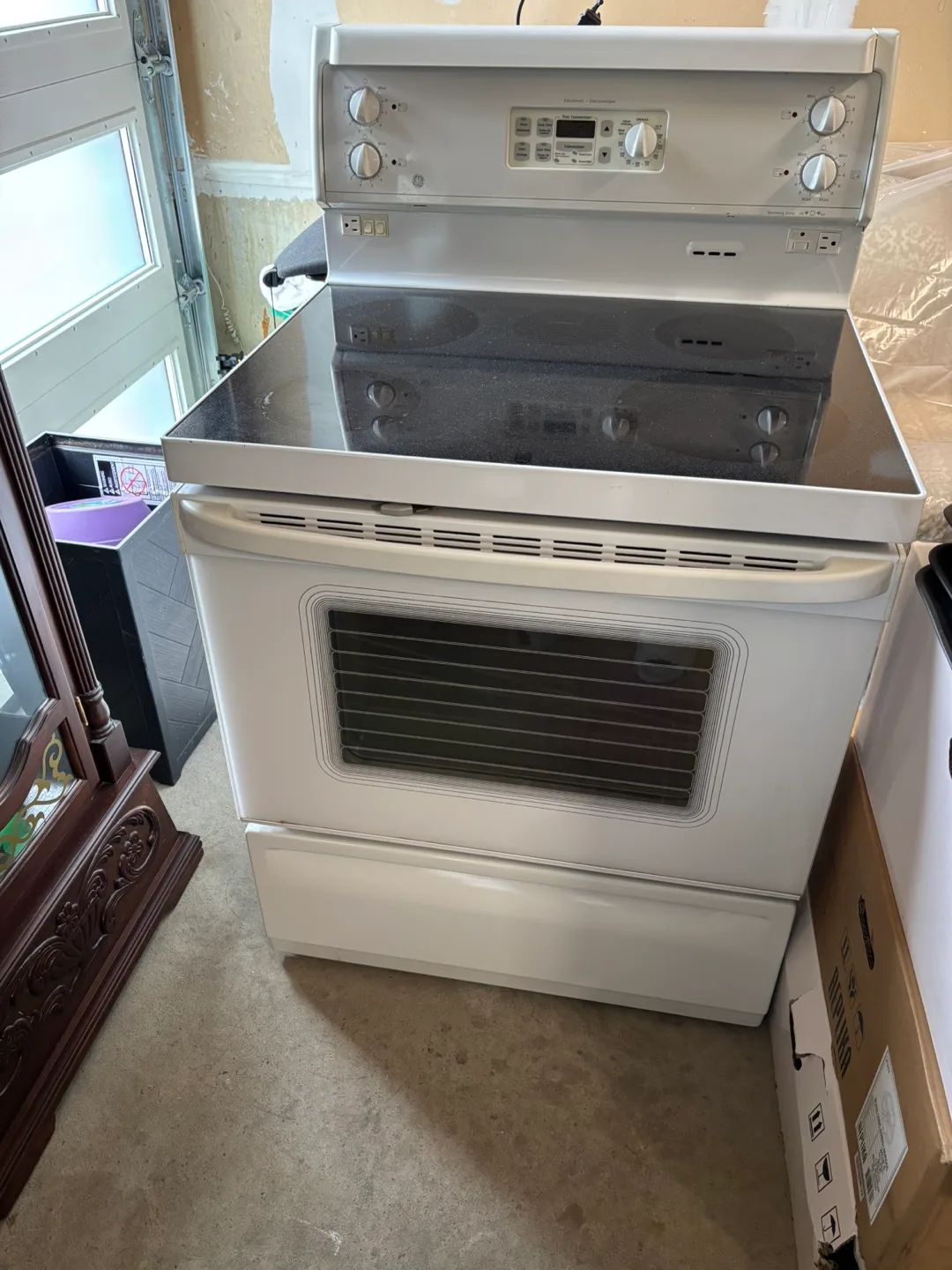 White Electric Range Oven thumbnail