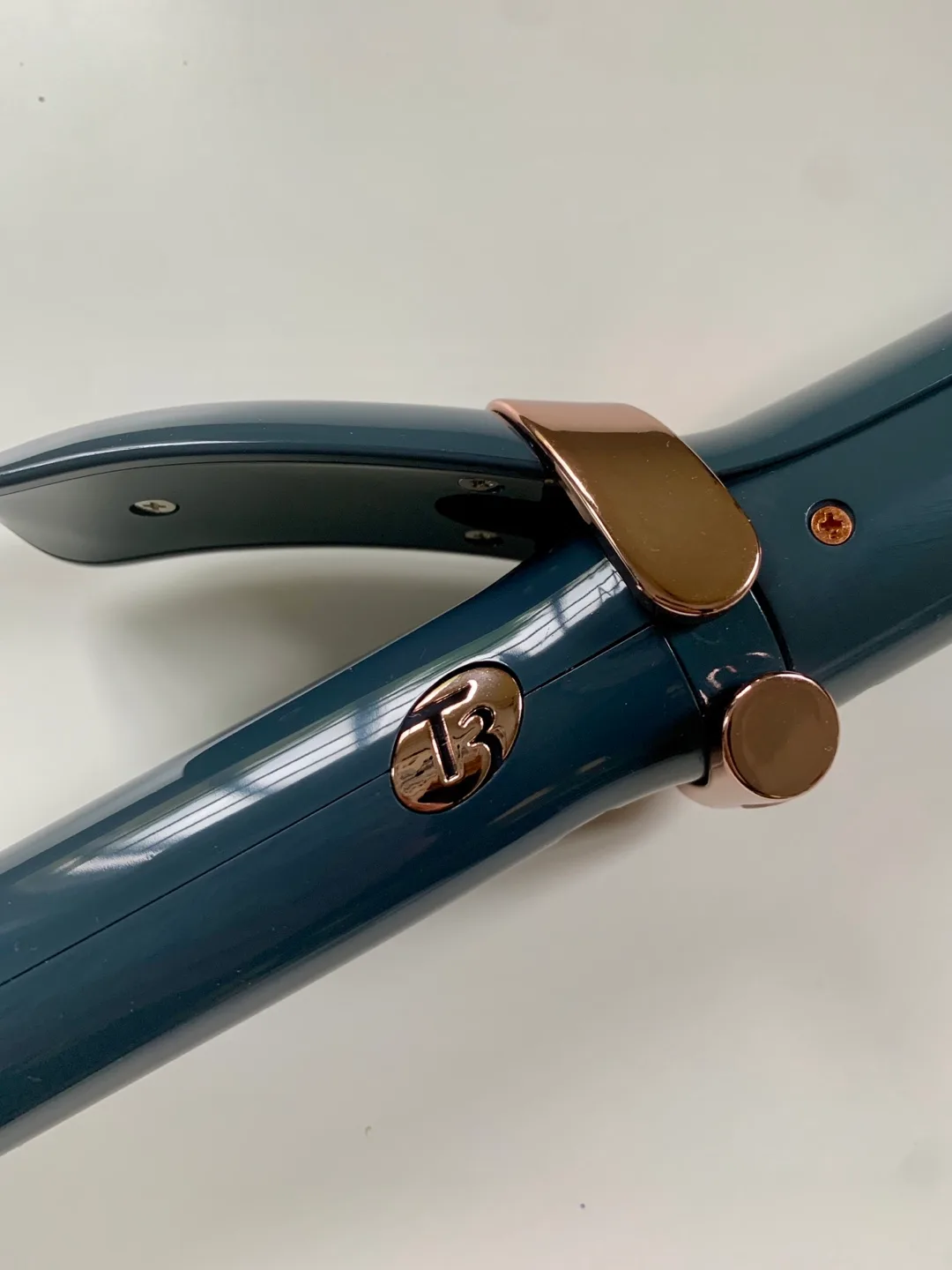 MOVING Sale! Hair Curling Iron image indicator(2)