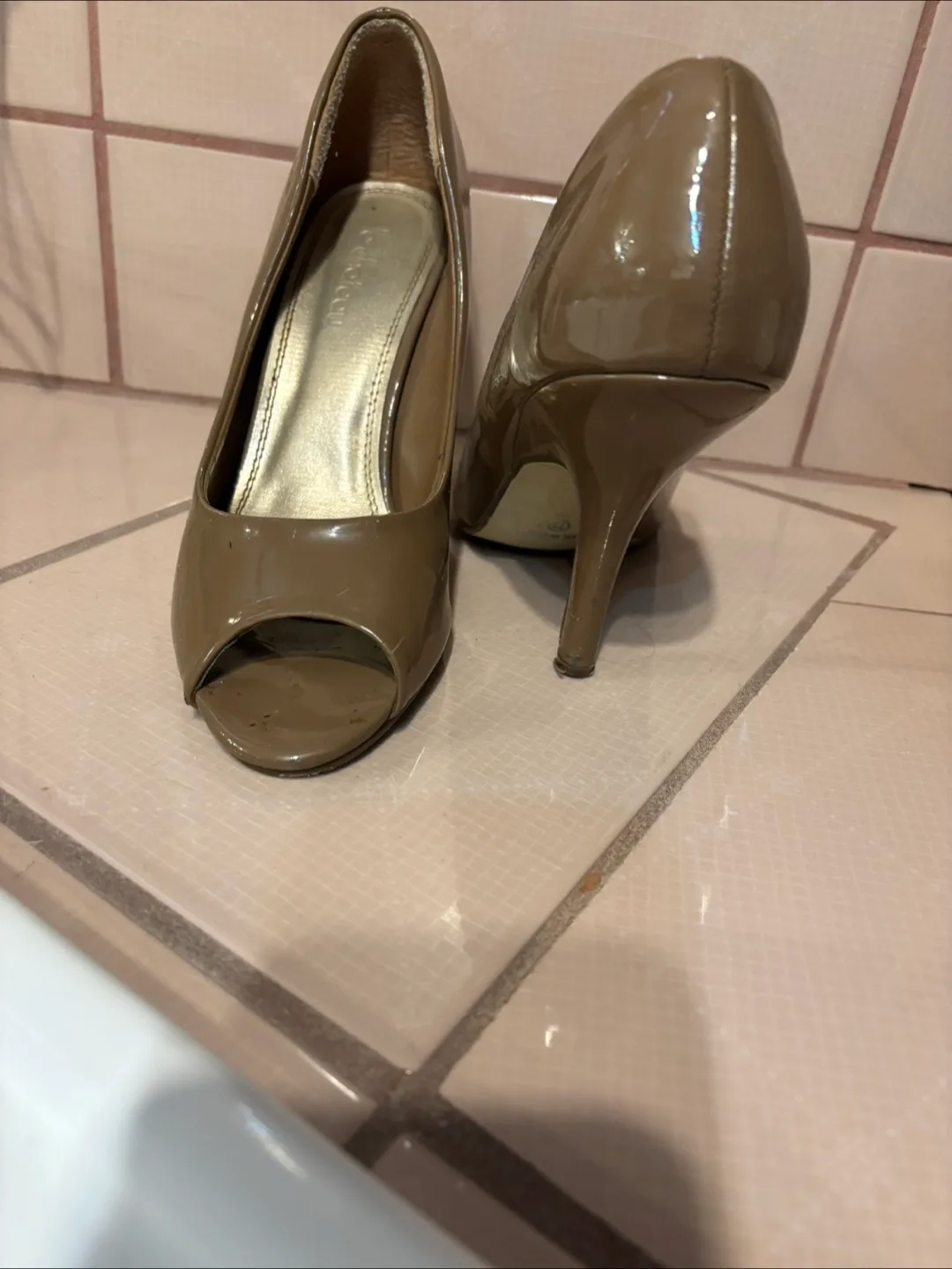 Le Chateau Heels image indicator(2)