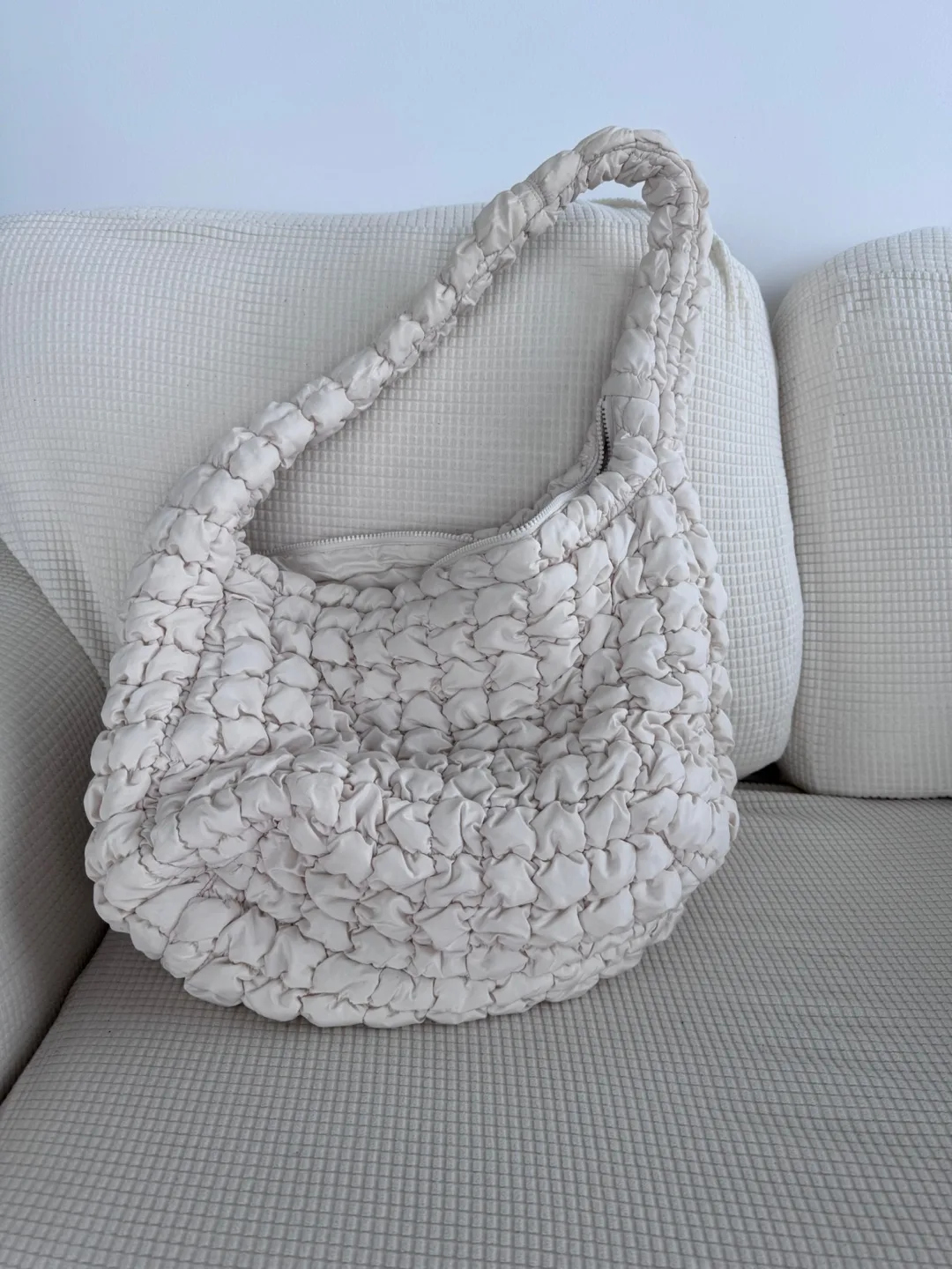 COS quilted oversized Bag - white thumbnail