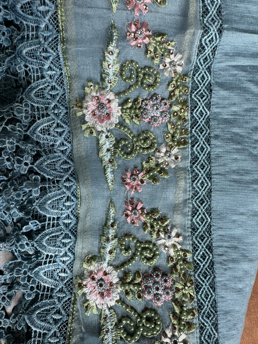 Embroidered three-piece set - photo 3